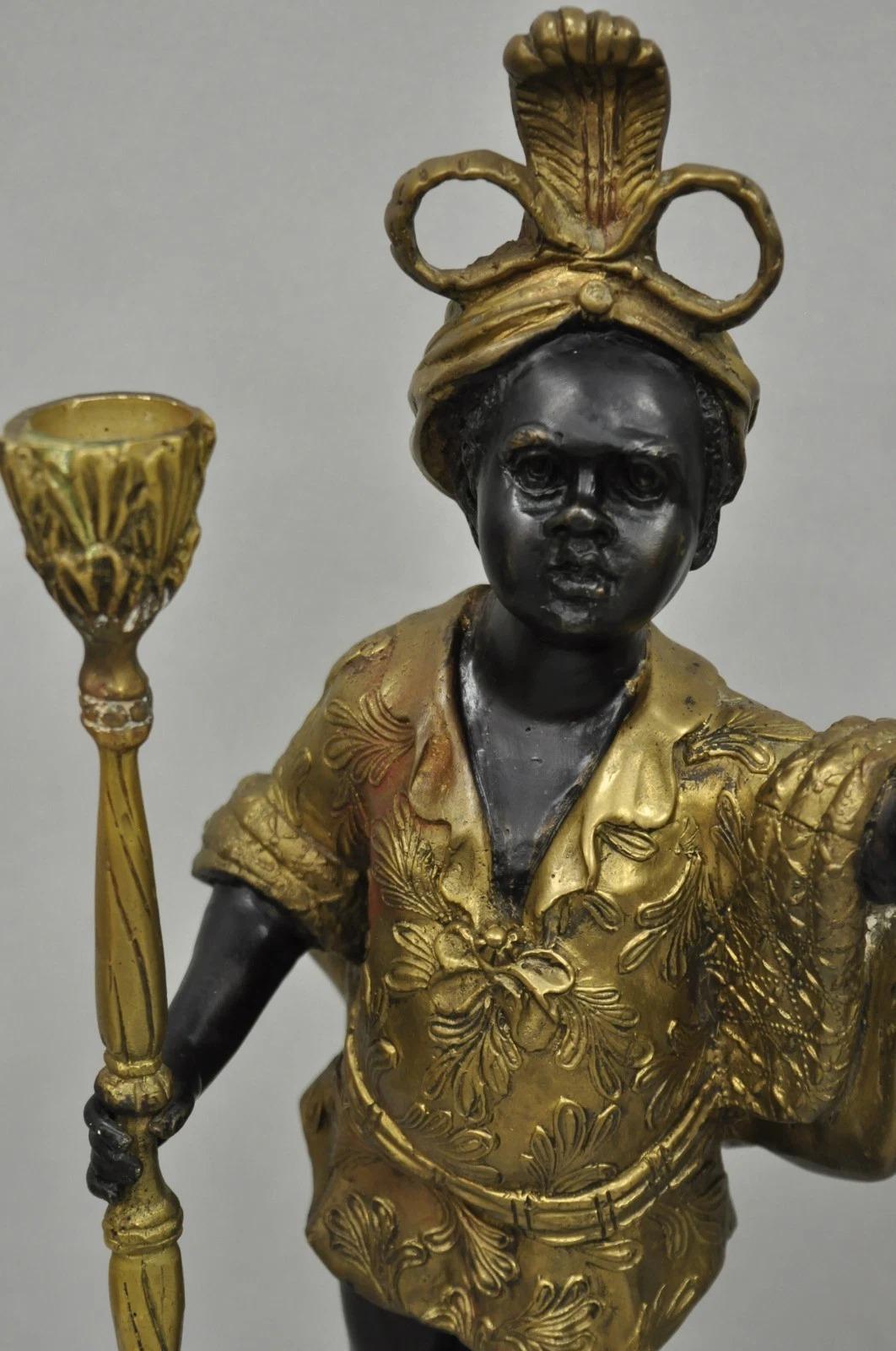 Coppia di candelabri d'epoca in bronzo figurato in stile moresco veneziano Blackamoor In condizioni buone in vendita a Philadelphia, PA