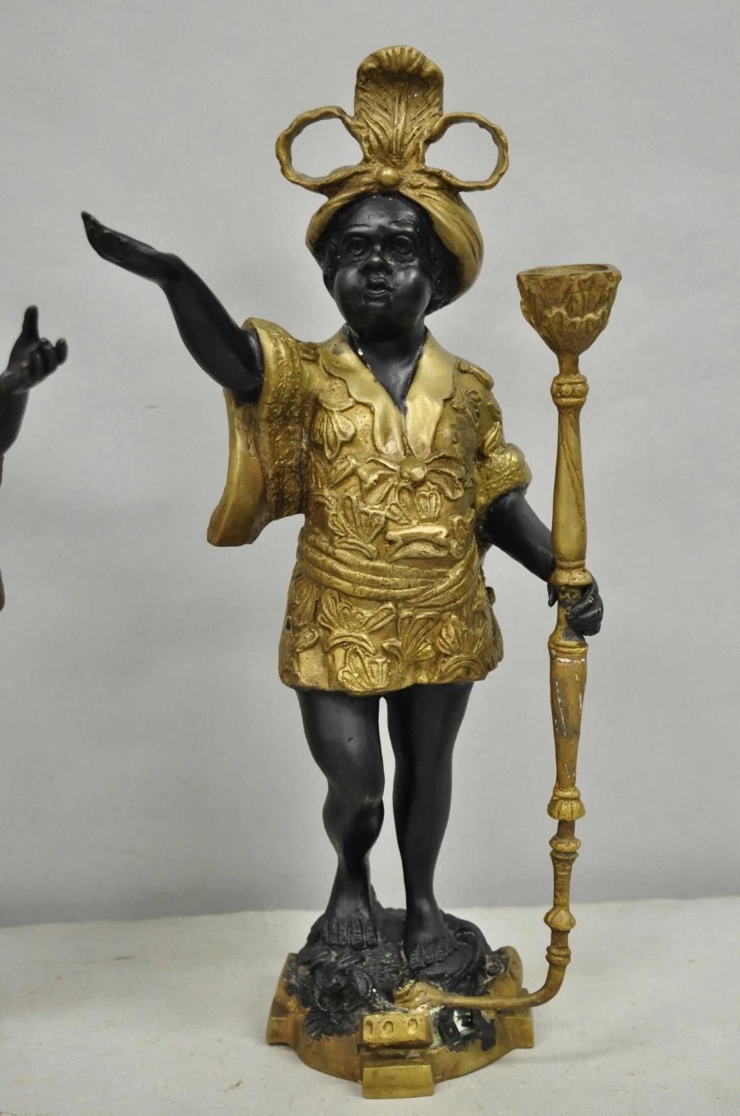 XX secolo Coppia di candelabri d'epoca in bronzo figurato in stile moresco veneziano Blackamoor in vendita