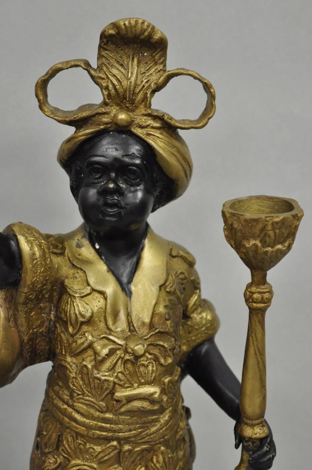 Bronzo Coppia di candelabri d'epoca in bronzo figurato in stile moresco veneziano Blackamoor in vendita