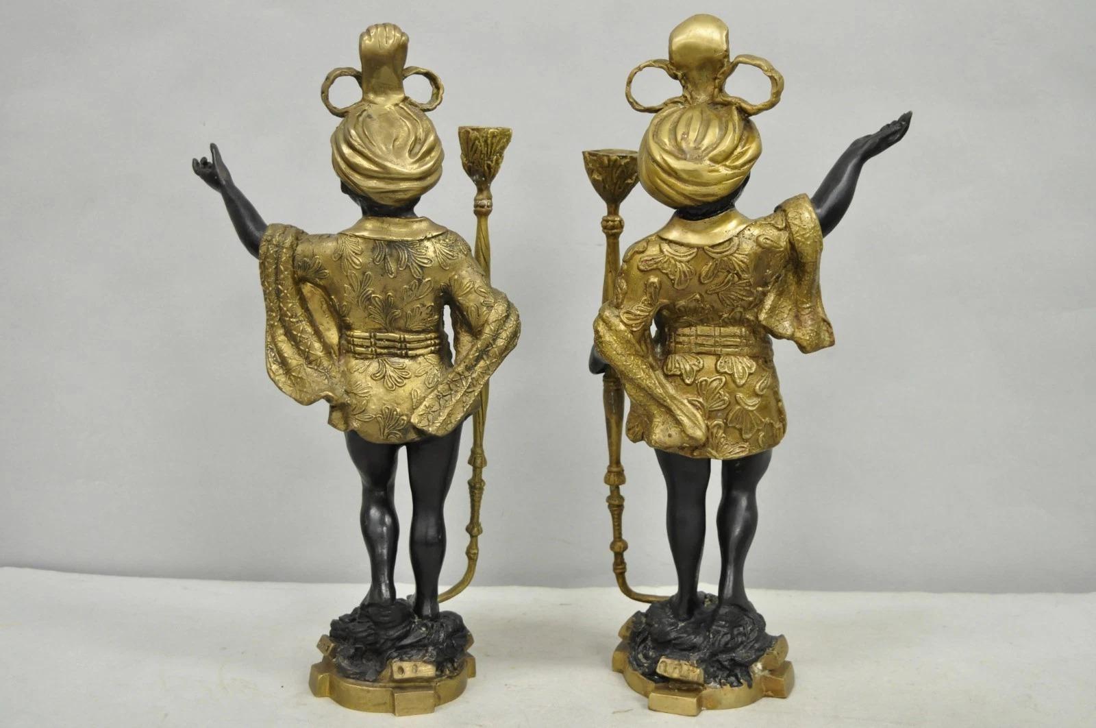 Coppia di candelabri d'epoca in bronzo figurato in stile moresco veneziano Blackamoor in vendita 2