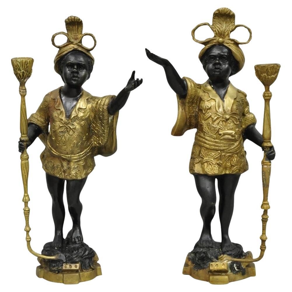 Coppia di candelabri d'epoca in bronzo figurato in stile moresco veneziano Blackamoor in vendita