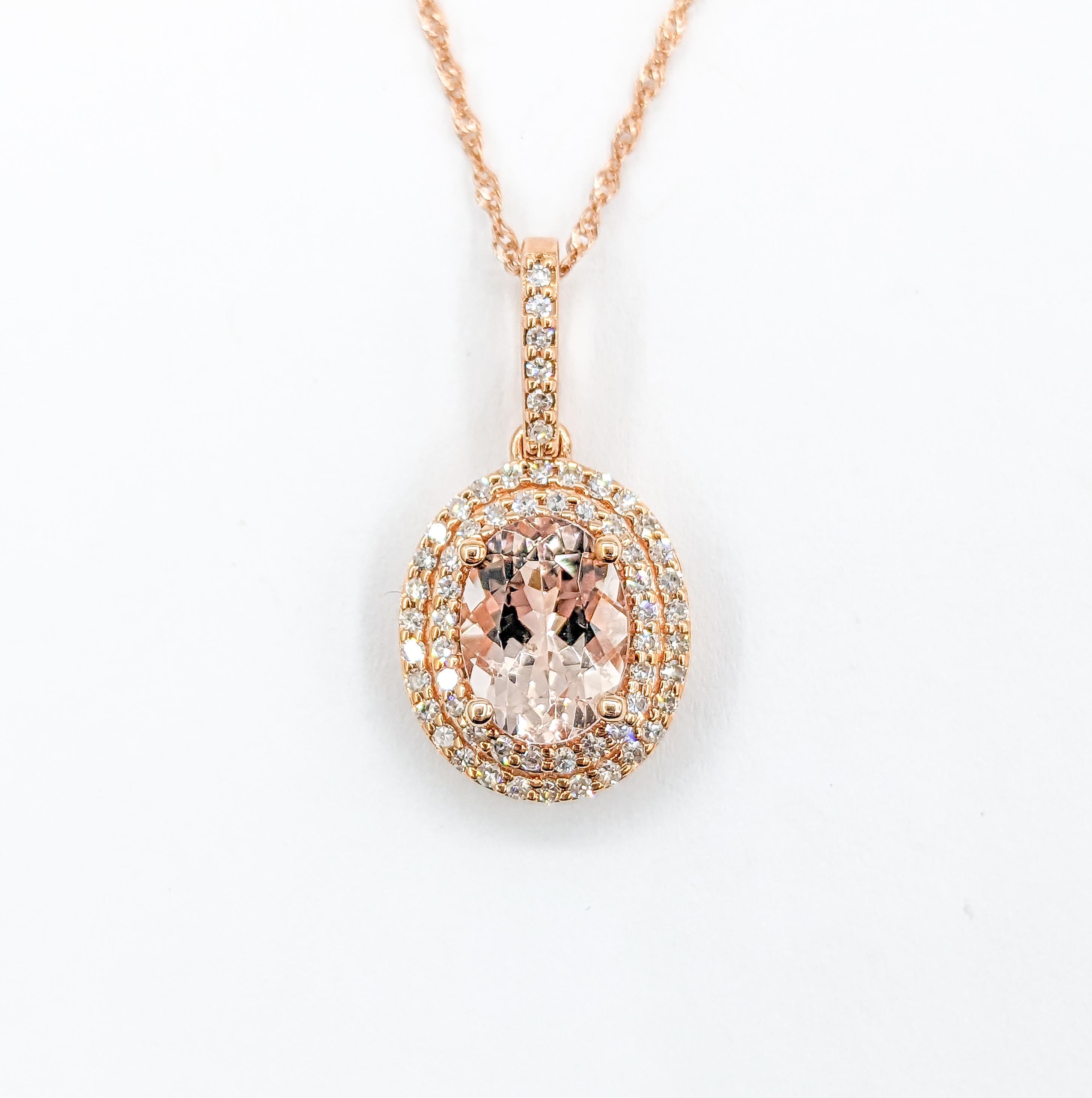 Collier vintage en or rose avec halo de morganite et de diamants en vente 3