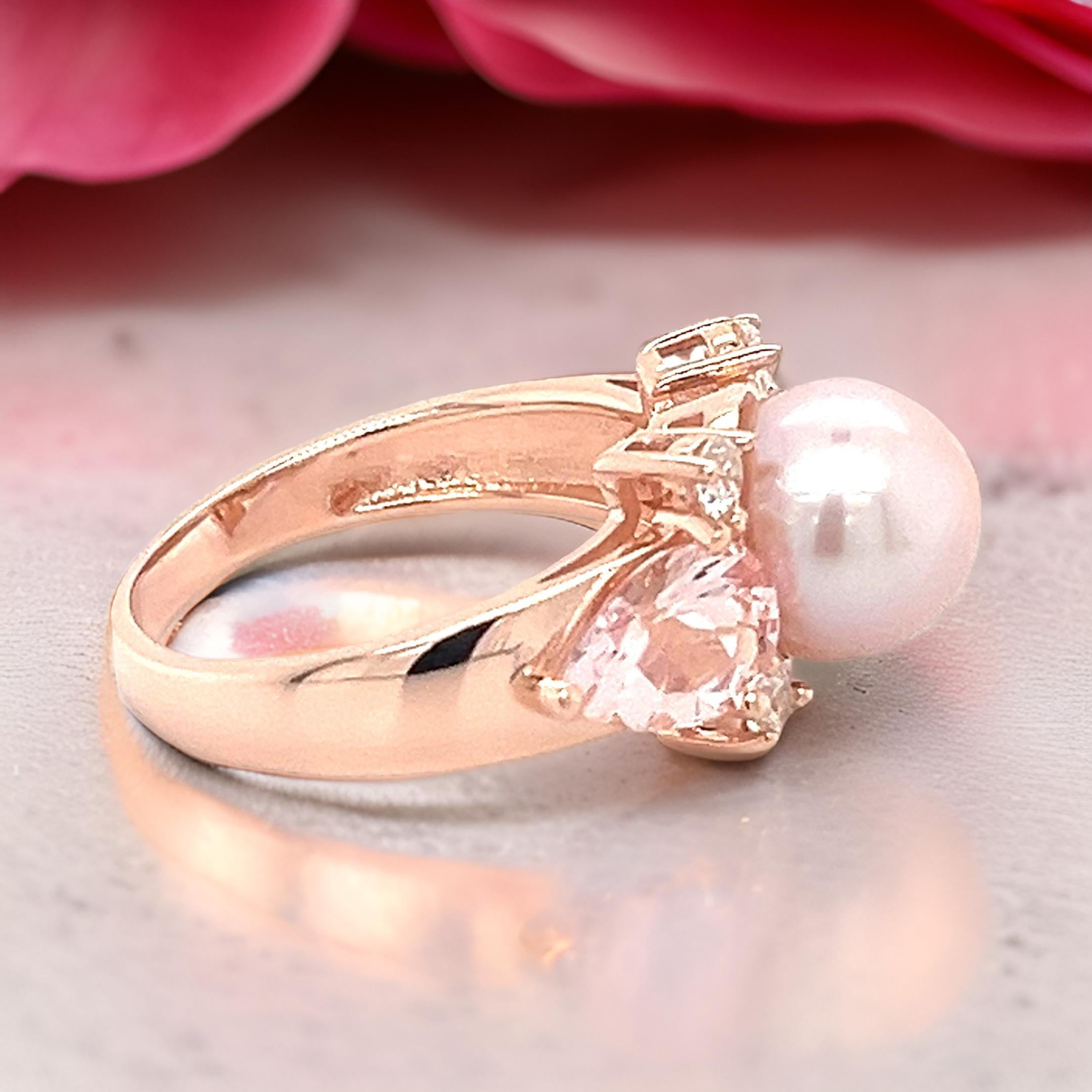 Vintage Morganite Engagement Ring Rose Gold Unique 3 Stone Pearl/White Ring In New Condition For Sale In New York, NY
