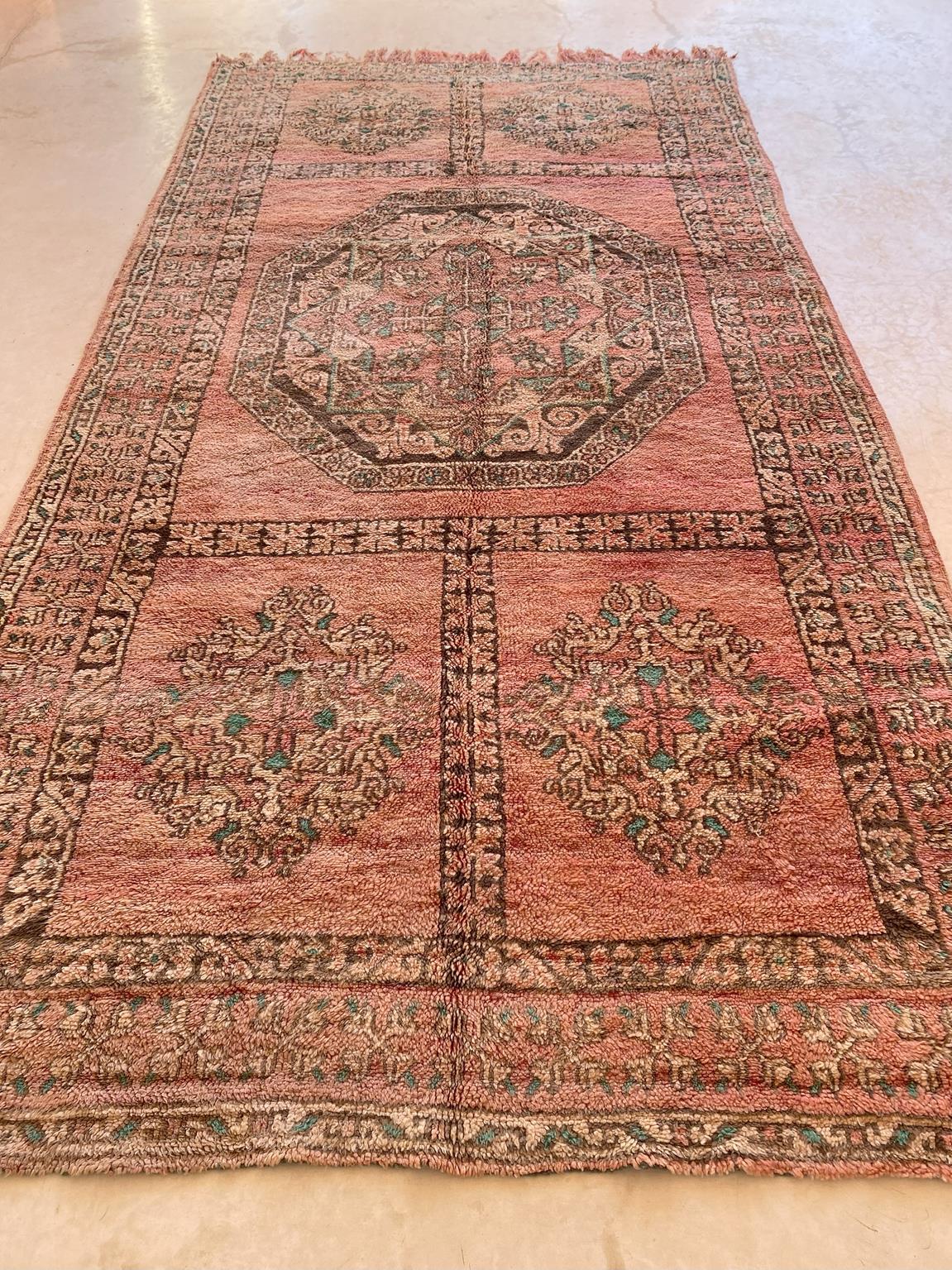 Vintage Moroccan Ait Yacoub rug - Peach fuzz - 7.1x13.3feet / 217x407cm For Sale 4