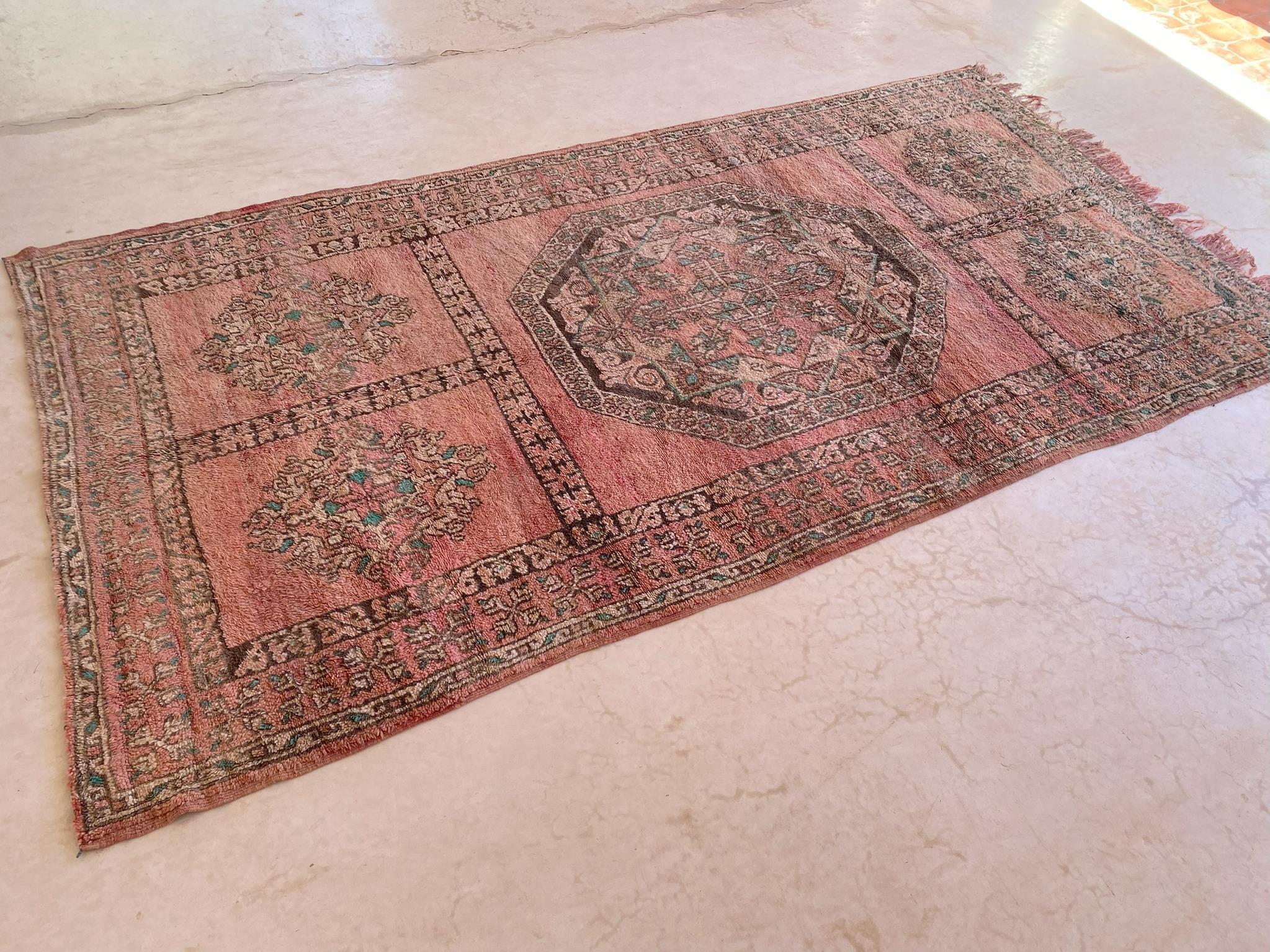 Tribal Vintage Moroccan Ait Yacoub rug - Peach fuzz - 7.1x13.3feet / 217x407cm For Sale