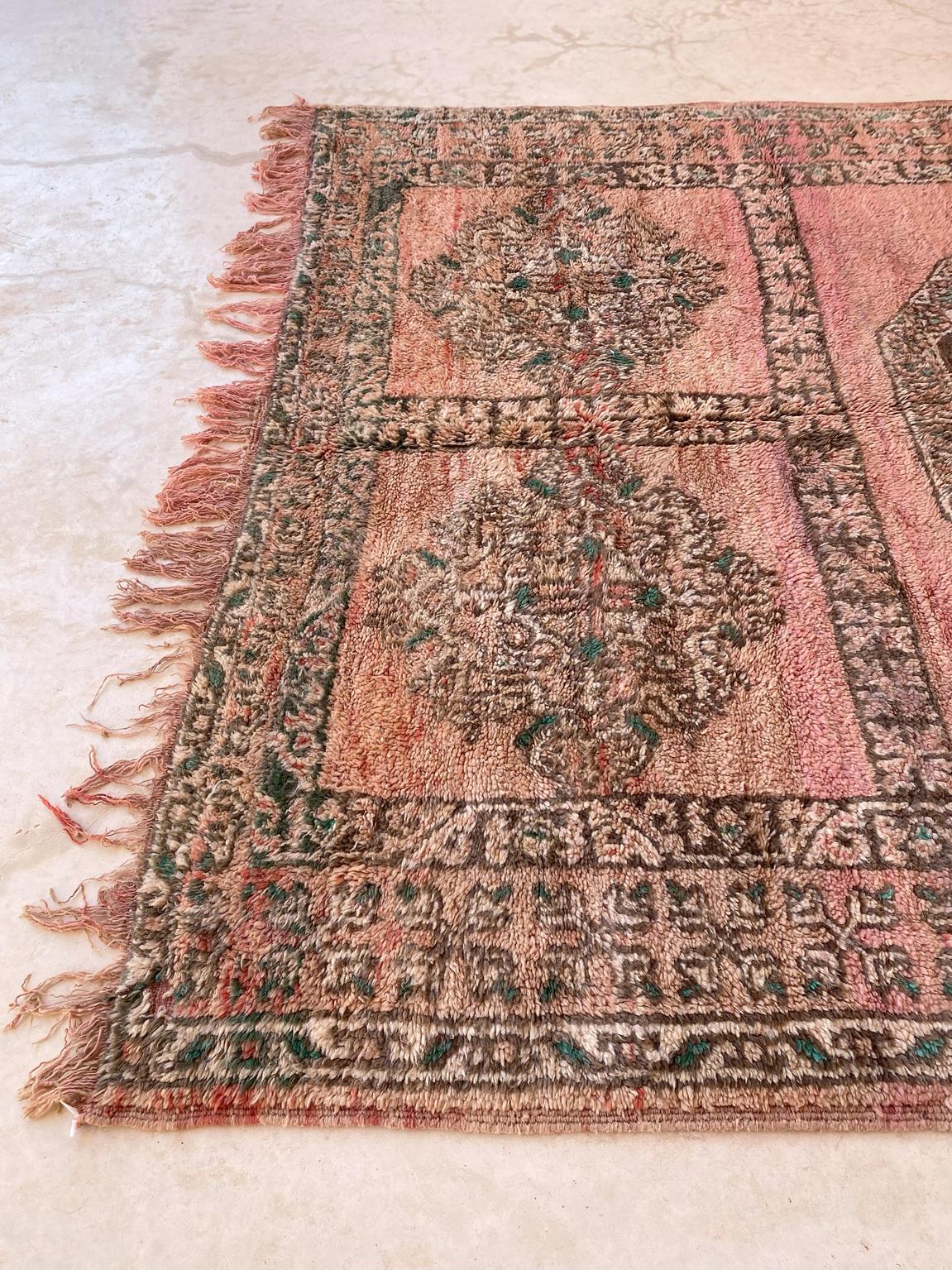 Wool Vintage Moroccan Ait Yacoub rug - Peach fuzz - 7.1x13.3feet / 217x407cm For Sale