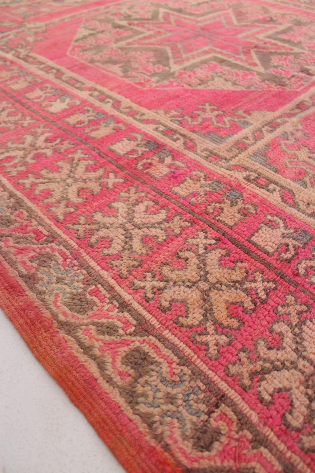 Vintage Moroccan Aït Yacoub rug - Pink - 6x12.6feet / 184x385cm For Sale 10