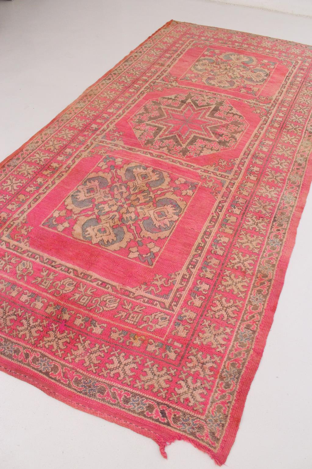 Tapis Aït Yacoub marocain vintage - Rose - 6x12.6feet / 184x385cm en vente 11