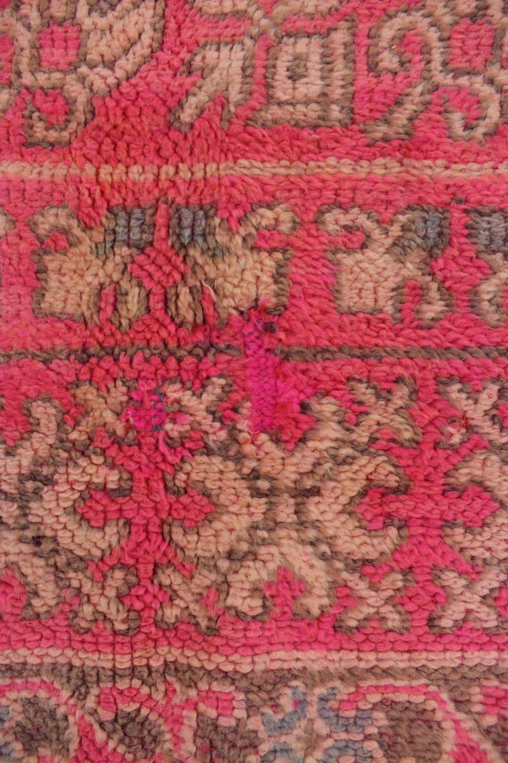 Vintage Moroccan Aït Yacoub rug - Pink - 6x12.6feet / 184x385cm For Sale 14