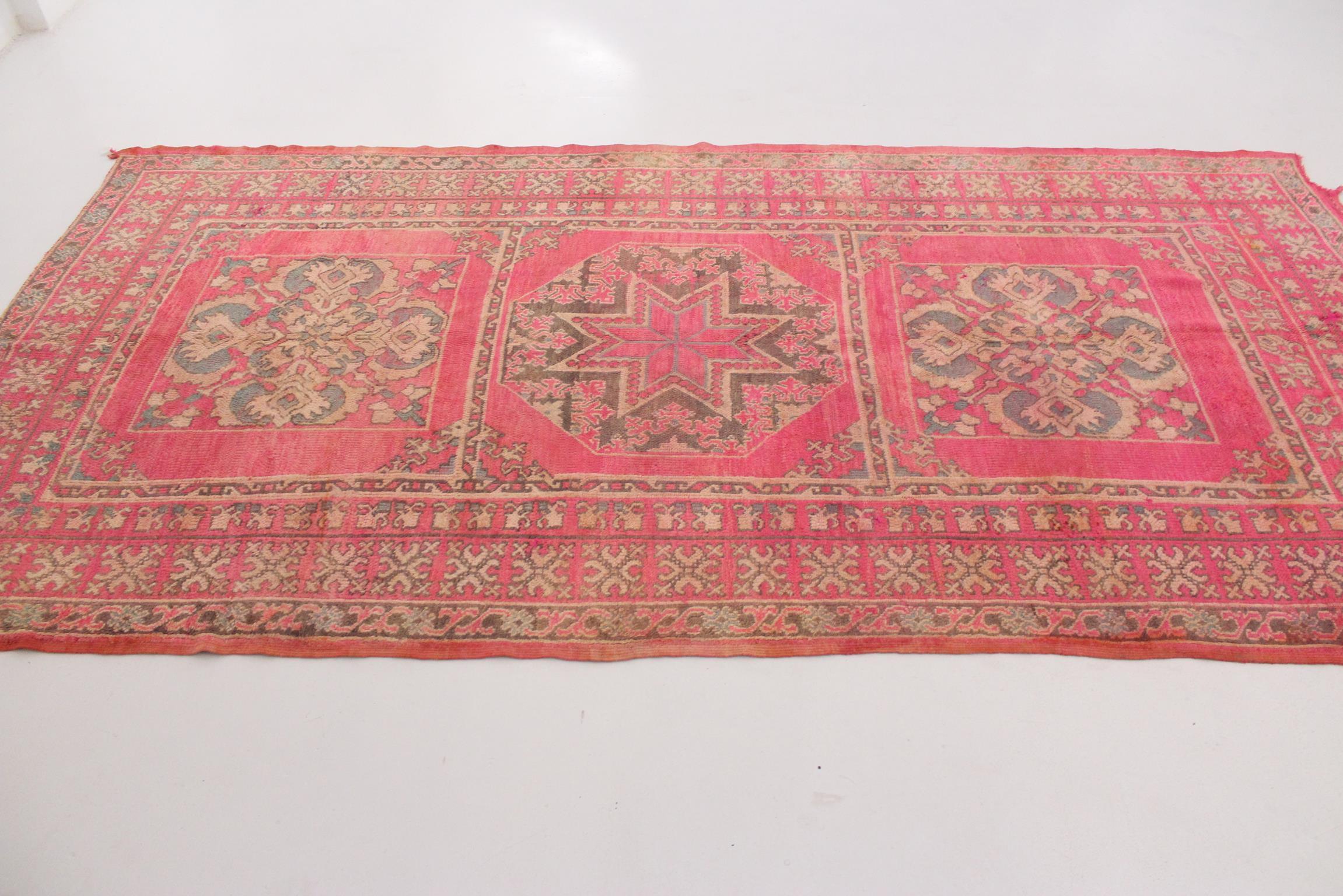 Hand-Knotted Vintage Moroccan Aït Yacoub rug - Pink - 6x12.6feet / 184x385cm For Sale