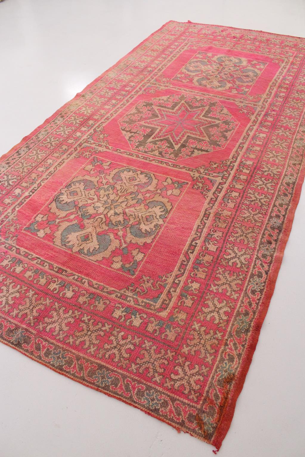 Wool Vintage Moroccan Aït Yacoub rug - Pink - 6x12.6feet / 184x385cm For Sale