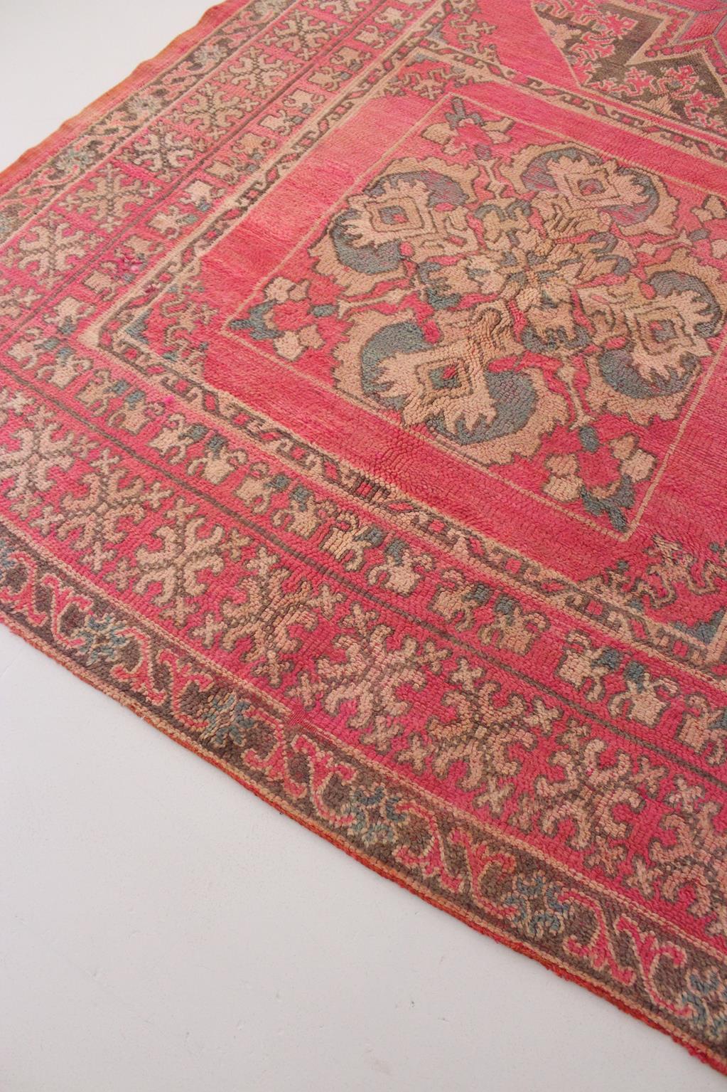 Vintage marokkanischen Aït Yacoub Teppich - Rosa - 6x12.6feet / 184x385cm (Wolle) im Angebot
