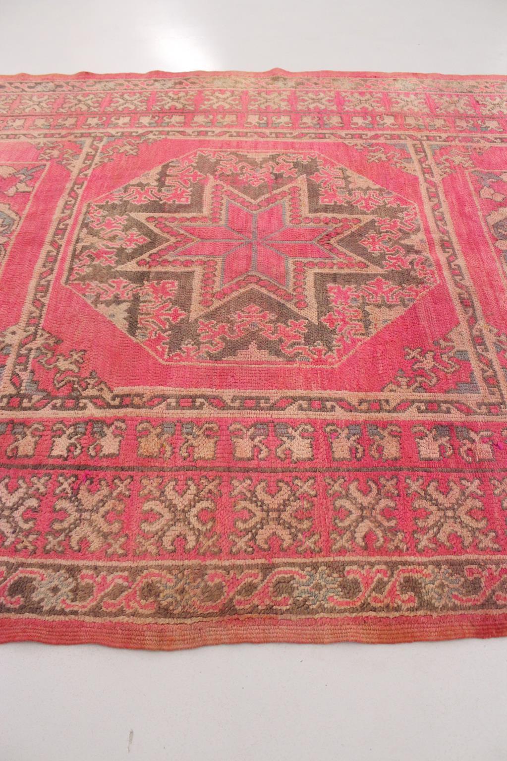 Vintage Moroccan Aït Yacoub rug - Pink - 6x12.6feet / 184x385cm For Sale 3