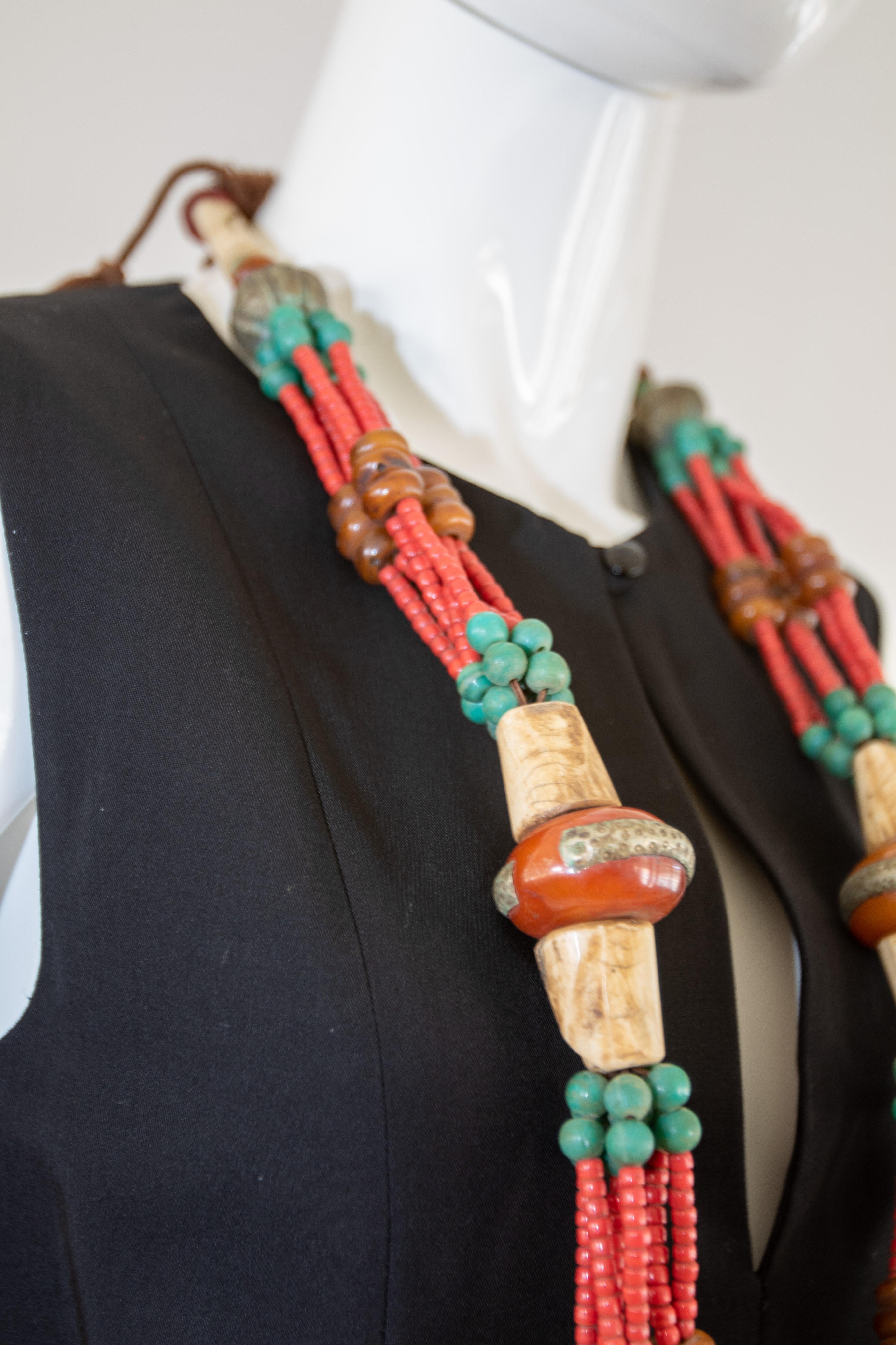 Vintage marokkanischen Bernstein Harz Berber Hochzeit Halskette Wanddekoration im Angebot 1