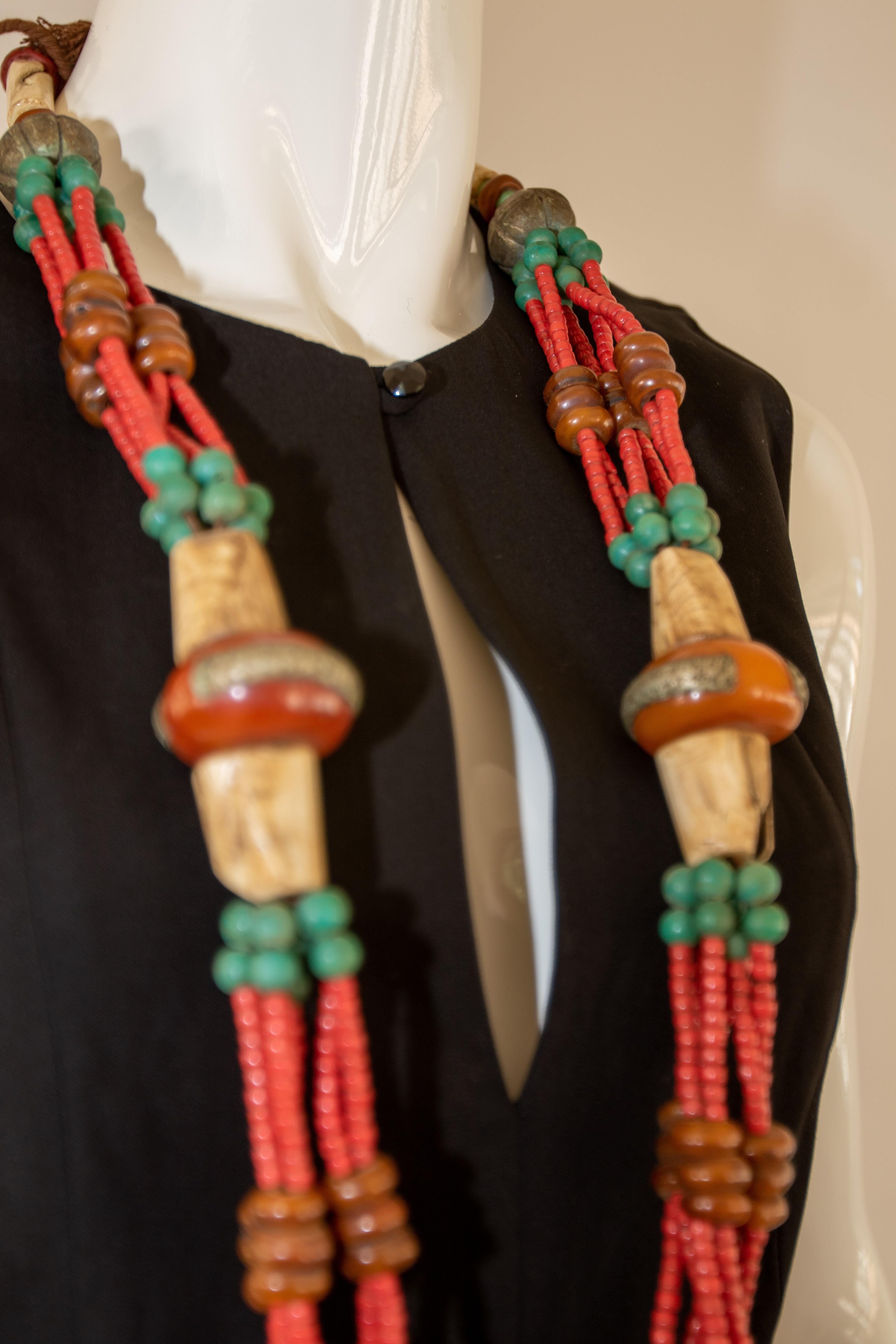 Vintage marokkanischen Bernstein Harz Berber Hochzeit Halskette Wanddekoration im Angebot 2