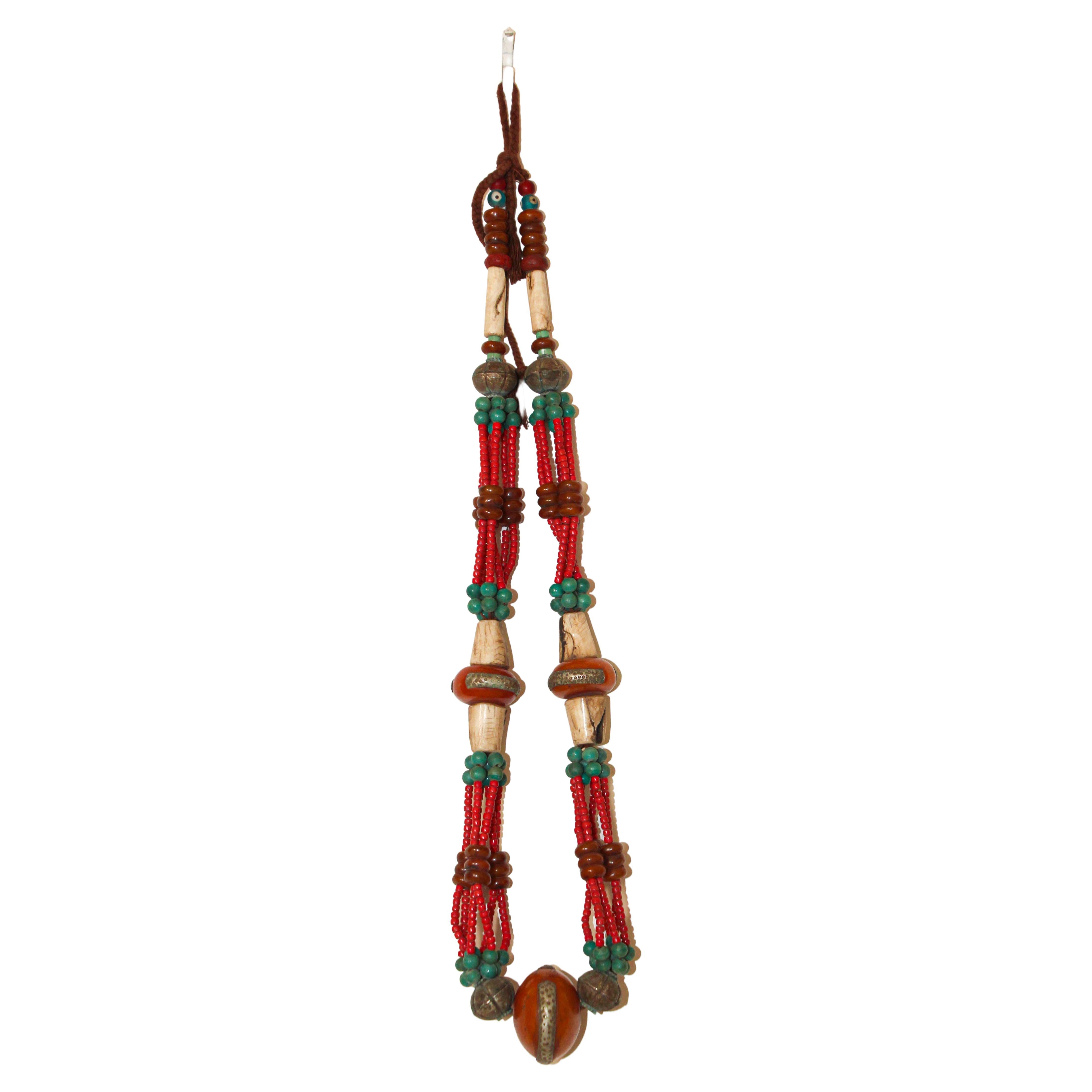 Vintage marokkanischen Bernstein Harz Berber Hochzeit Halskette Wanddekoration im Angebot