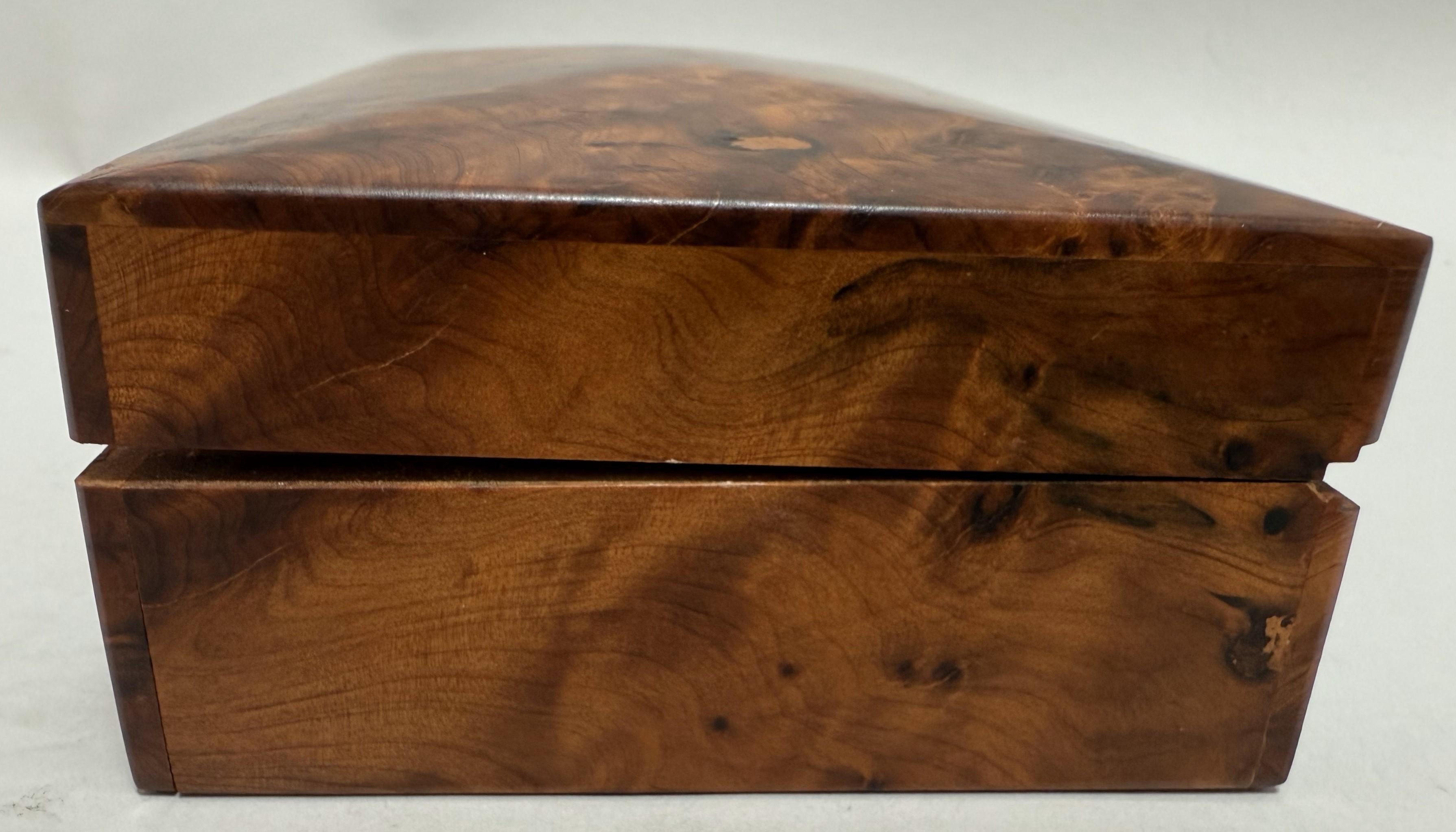 Scatola marocchina d'epoca in legno di radica di amboyna in vendita 2