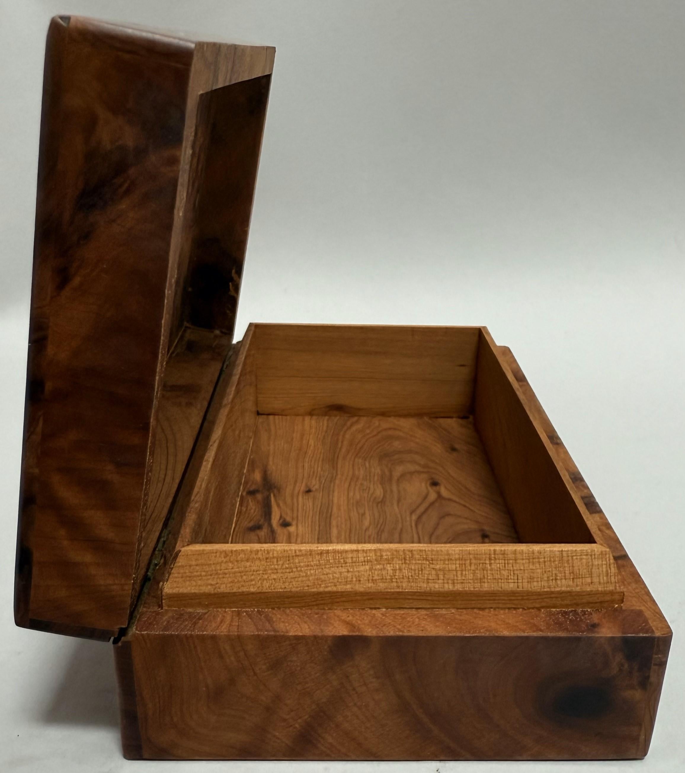 Scatola marocchina d'epoca in legno di radica di amboyna in vendita 1