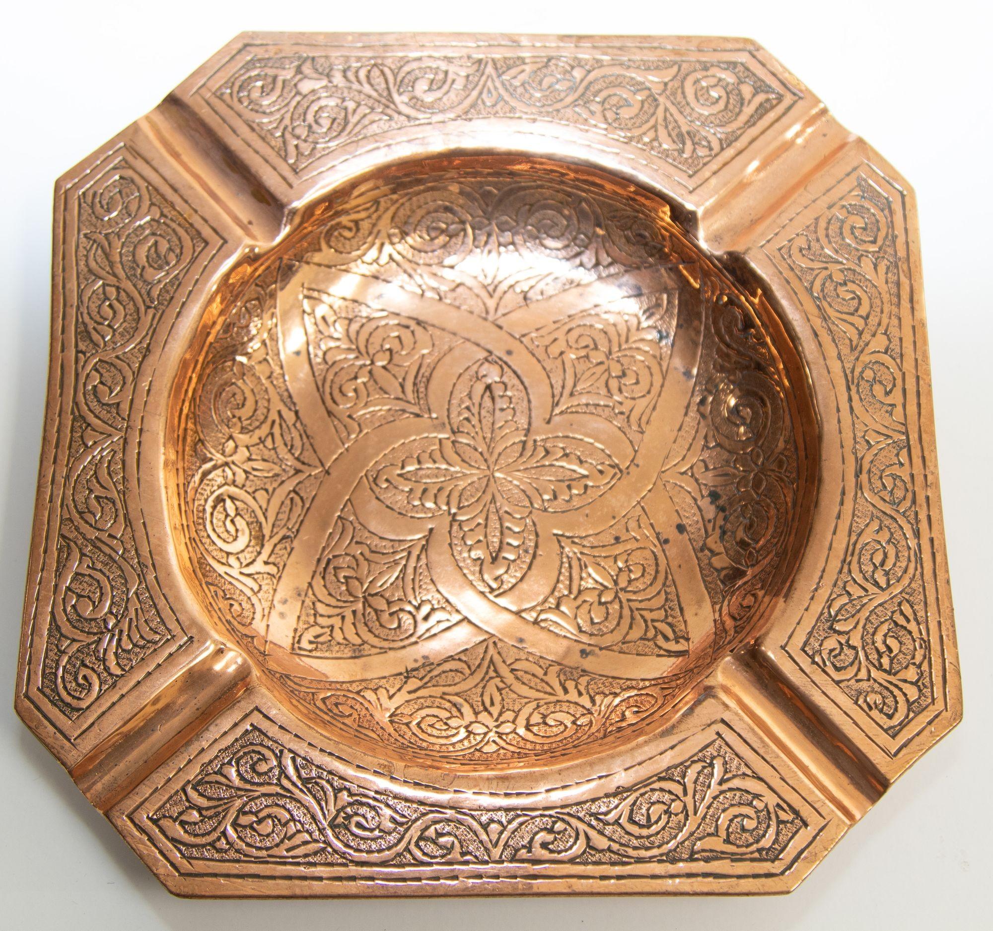 Large Moroccan octagonal metal ashtray hand-engraved with Moorish mosaic geometric designs.
Vintage large hammered copper mosaic ashtray, trinket dish, catchall, vide poche, brass metal Moorish tray, decorative dish.
This is a vintage Middle