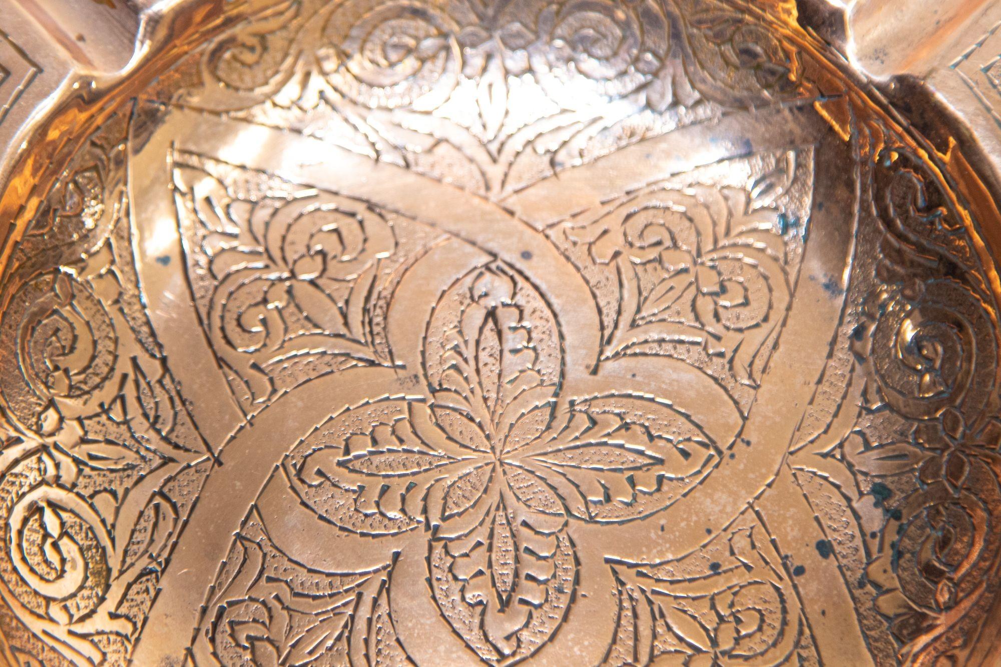 Vintage Moroccan Ashtray Hammered Copper Moorish Design Octagonal Dish 1950's In Good Condition In North Hollywood, CA