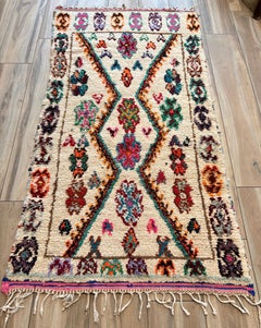 Vintage-Teppich im marokkanischen Azilal-Berber-Boucherouite-Stil