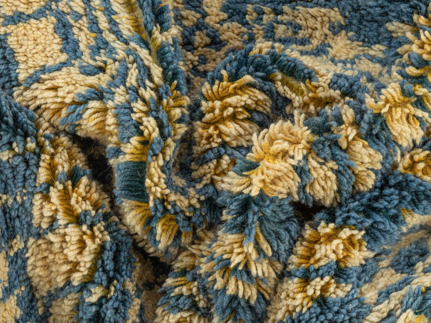 Marokkanischer Azilal-Berberteppich aus dem hohen Atlasgebirge in Blau und Creme aus Wolle  im Zustand „Gut“ im Angebot in Neuss, NW