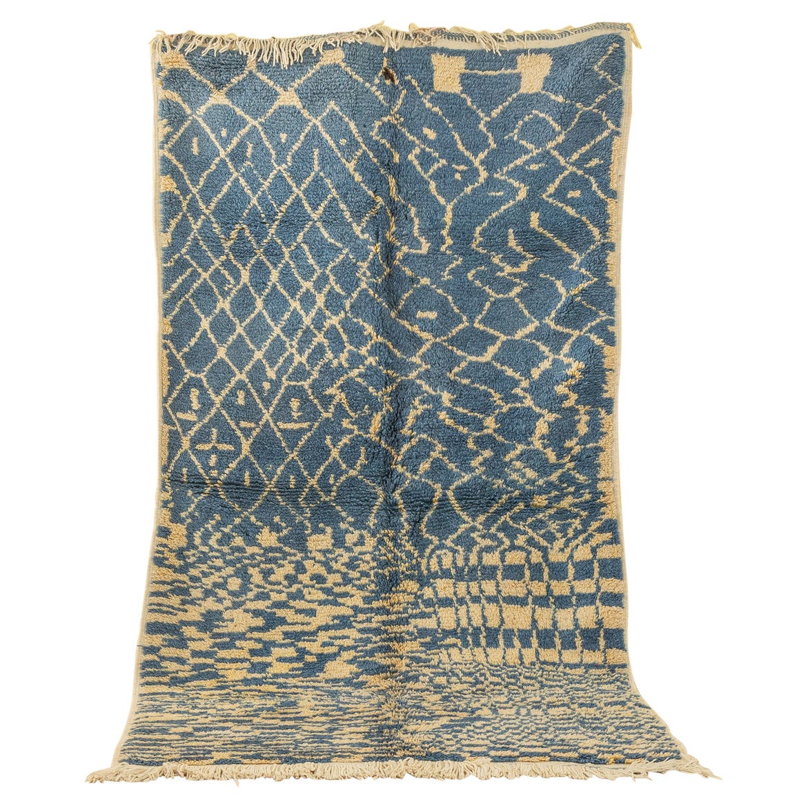 Marokkanischer Azilal-Berberteppich aus dem hohen Atlasgebirge in Blau und Creme aus Wolle