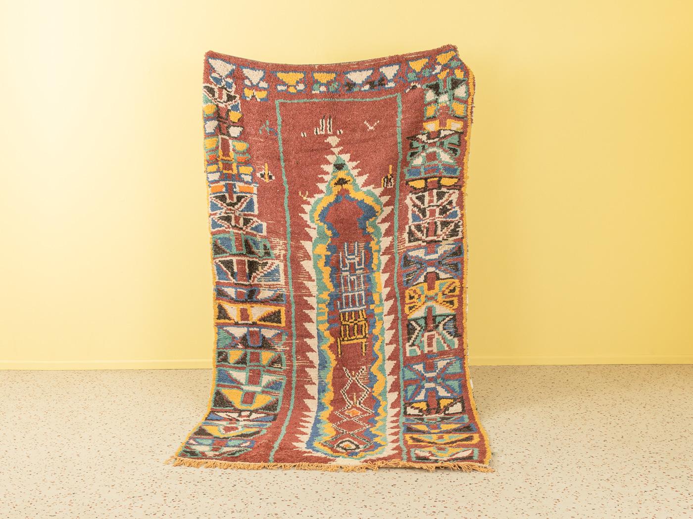 This Azilal is a 100 % vintage wool rug – thick and soft, comfortable underfoot. Our Berber rugs are handmade, one knot at a time. Each of our Berber rugs is a long-lasting one-of-a-kind piece, created in a sustainable manner with local