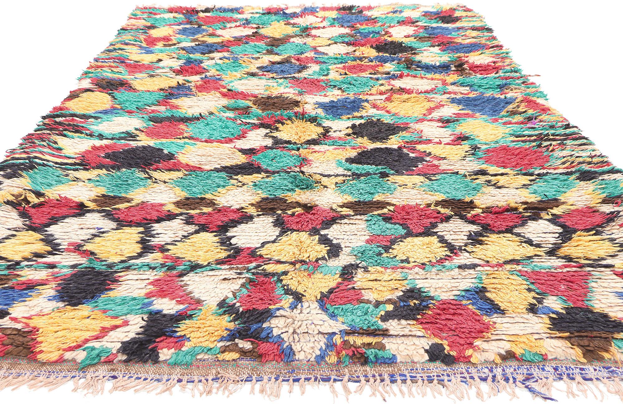 Marokkanischer Azilal Rag-Teppich im Vintage-Stil, Maximalismus Boho Meets Stammeskunst-Enchantment (Handgeknüpft) im Angebot
