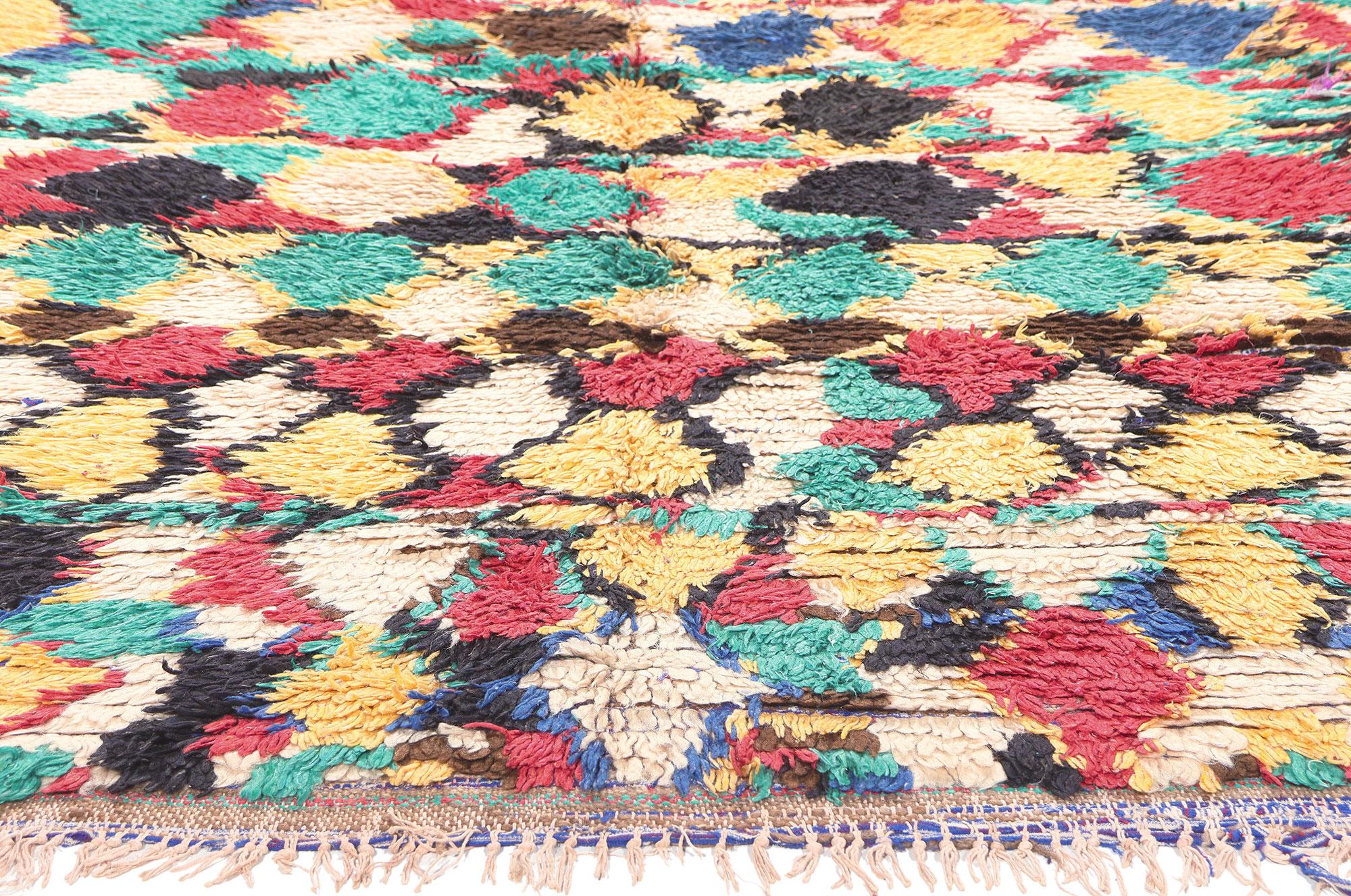 Marokkanischer Azilal Rag-Teppich im Vintage-Stil, Maximalismus Boho Meets Stammeskunst-Enchantment im Zustand „Gut“ im Angebot in Dallas, TX