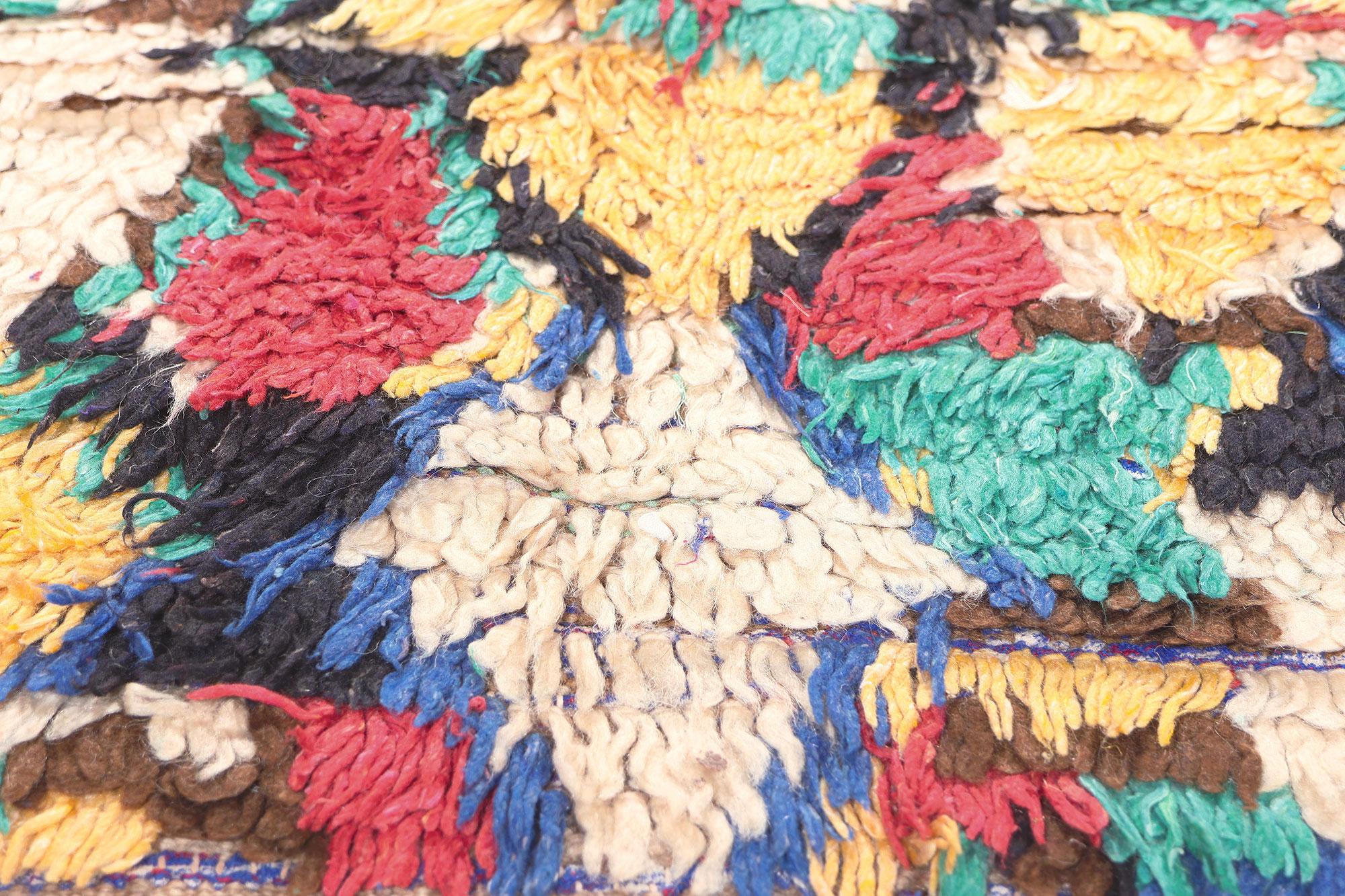 Marokkanischer Azilal Rag-Teppich im Vintage-Stil, Maximalismus Boho Meets Stammeskunst-Enchantment (20. Jahrhundert) im Angebot
