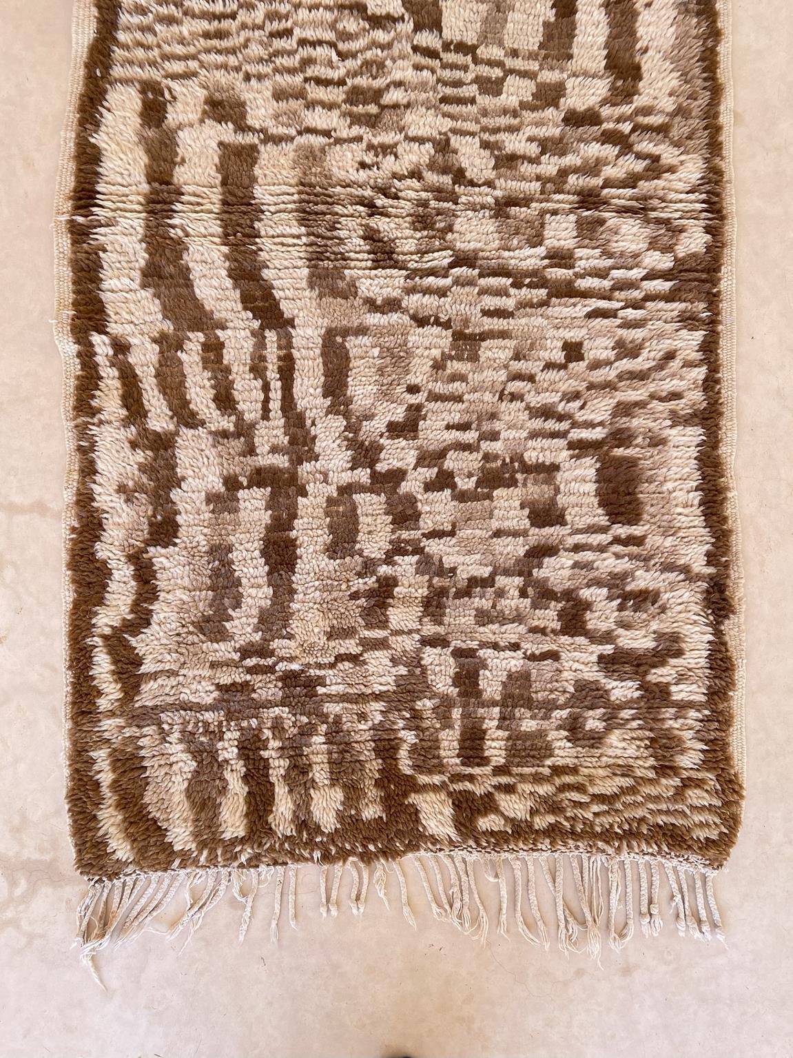Vintage Marokkanischer Azilal Teppich - Beige/Braun - 2.9x5.2feet / 90x160cm (Wolle) im Angebot