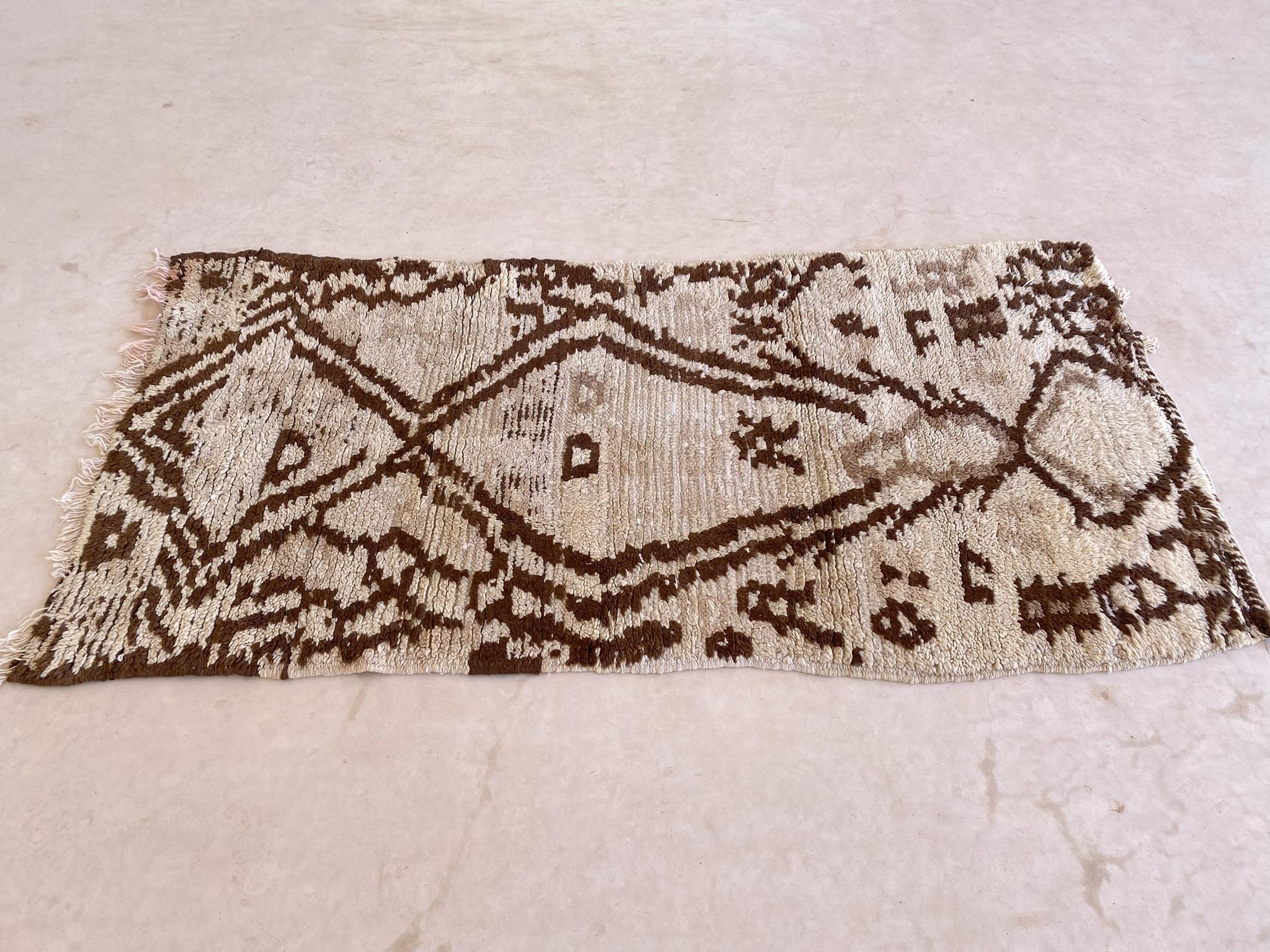 Vintage marokkanischen Azilal Teppich - Beige/braun - 2.9x6.2feet / 88x188cm (Marokkanisch) im Angebot