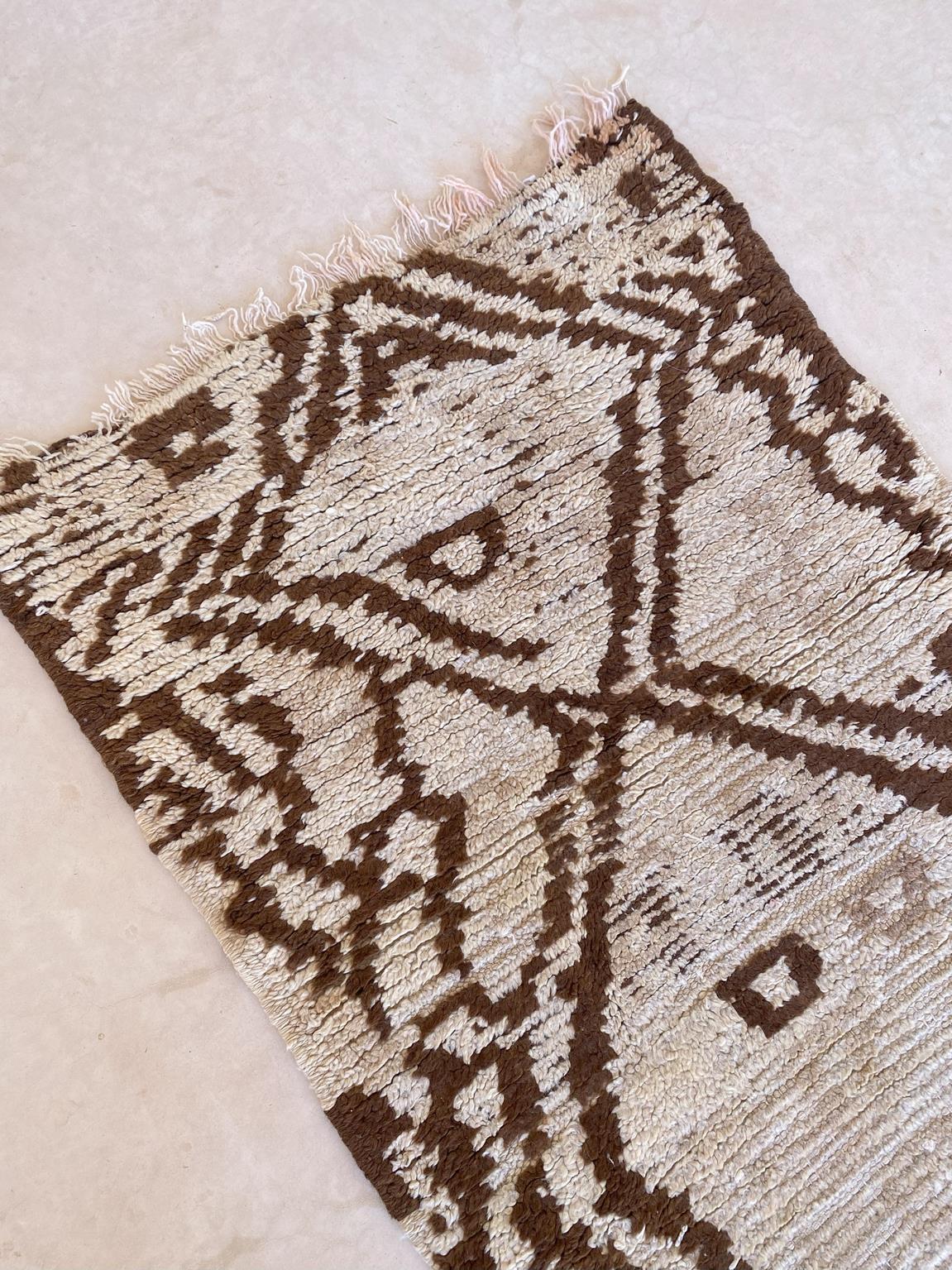 Vintage marokkanischen Azilal Teppich - Beige/braun - 2.9x6.2feet / 88x188cm im Angebot 2