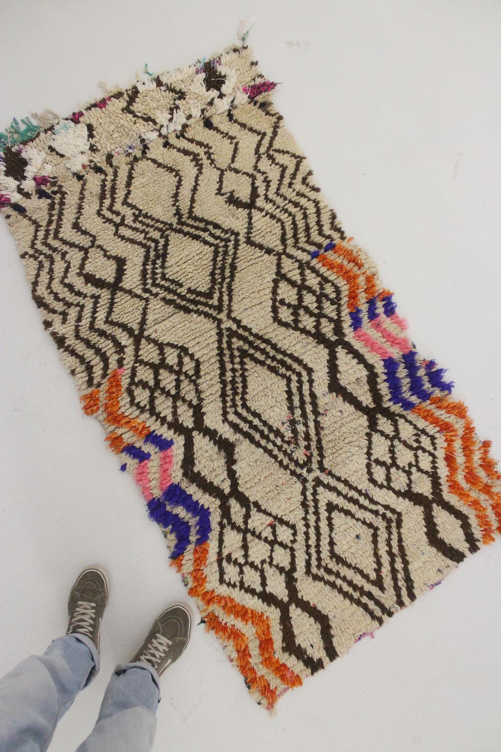 Vintage Moroccan Azilal rug - Beige, purple, orange - 2.9x5.7feet / 90x174cm For Sale 2