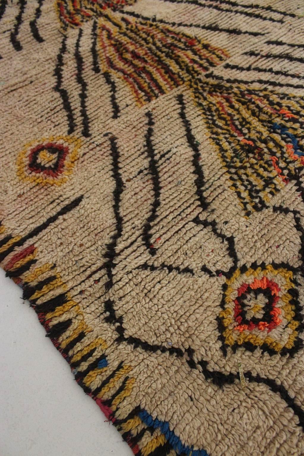 Vintage Moroccan Azilal rug - Beige/yellow - 3.9x6.7feet / 120x206cm For Sale 5