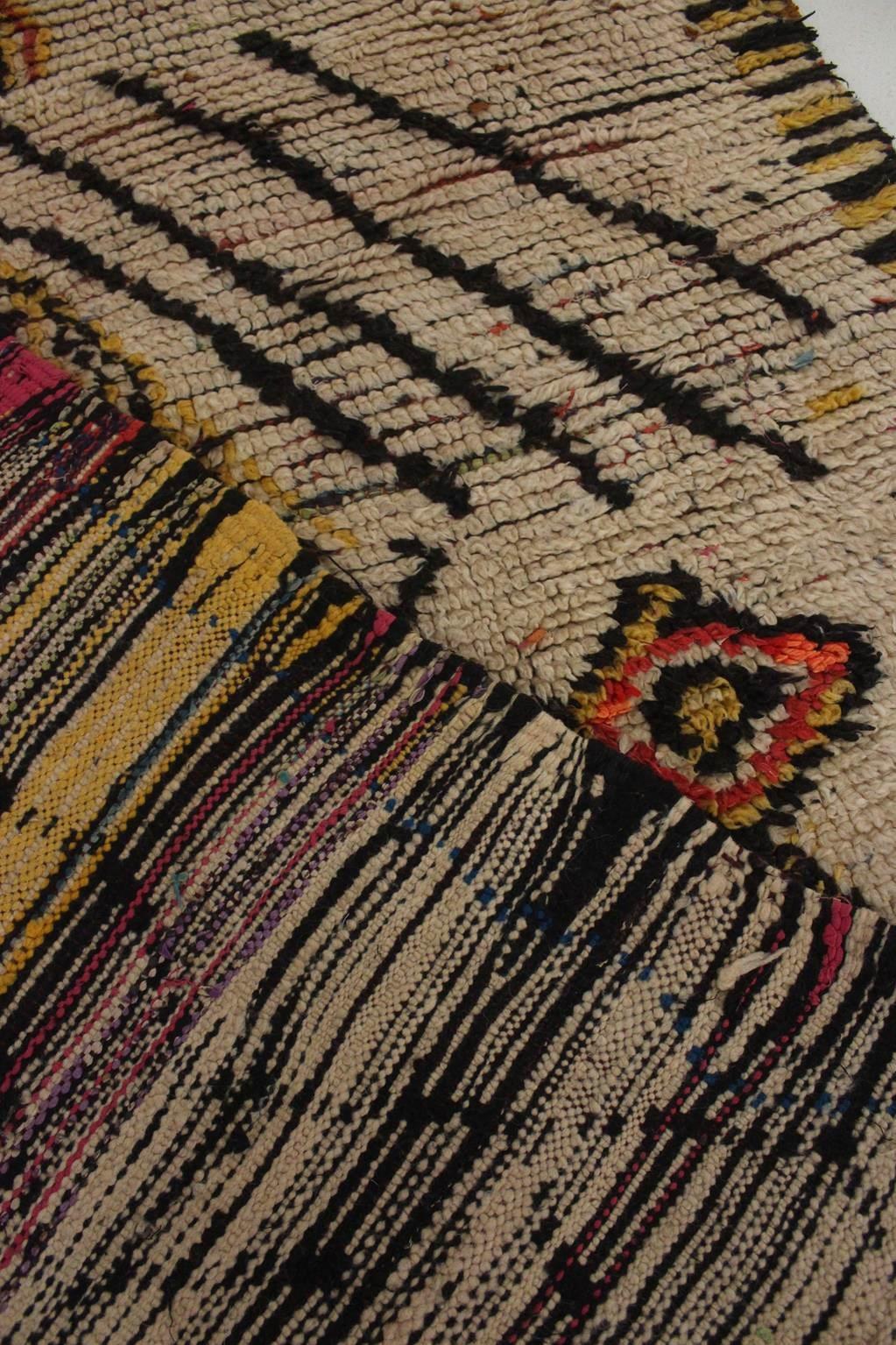 Vintage marokkanischen Azilal Teppich - Beige/gelb - 3.9x6.7feet / 120x206cm im Angebot 5
