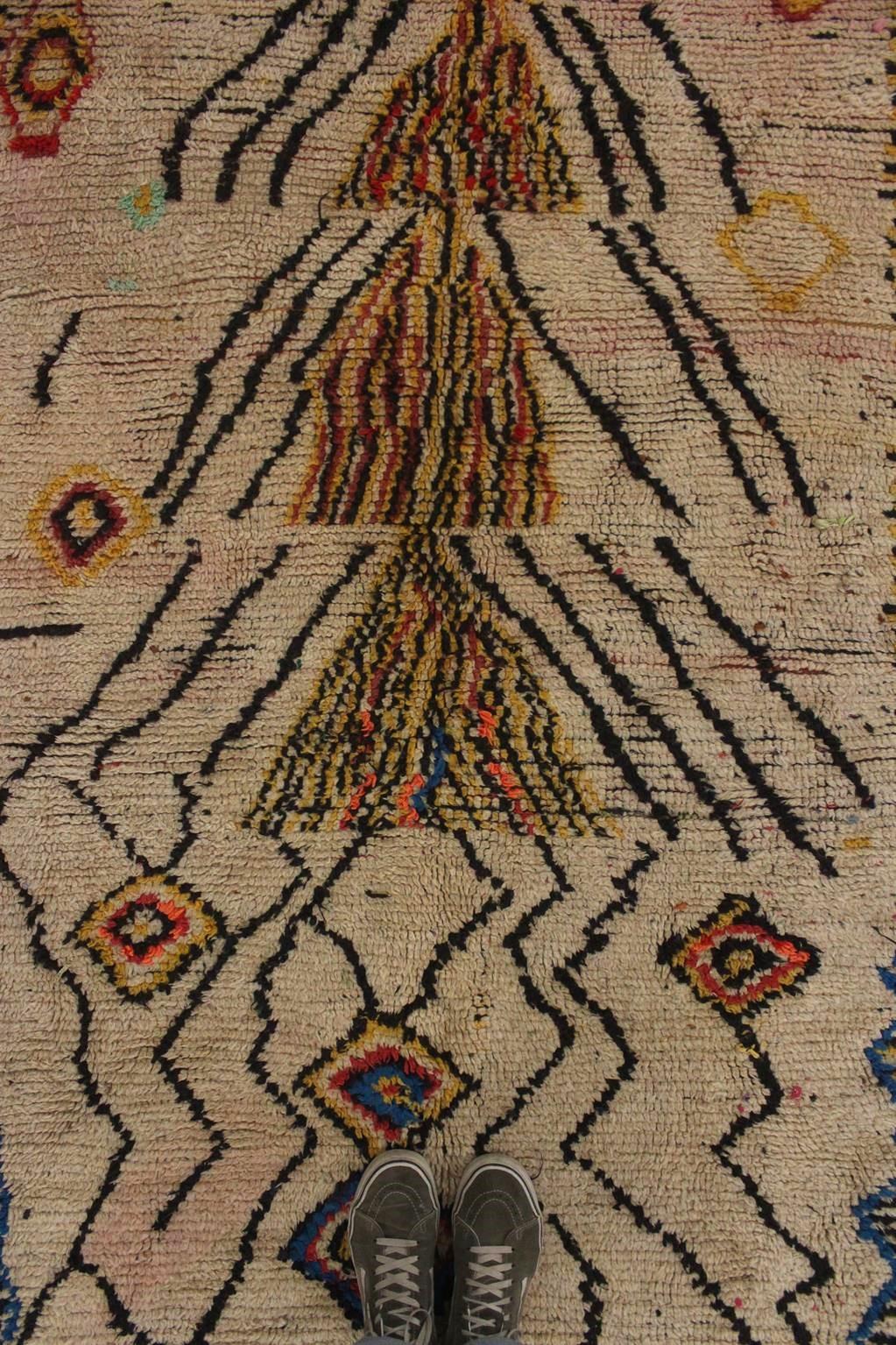 Vintage marokkanischen Azilal Teppich - Beige/gelb - 3.9x6.7feet / 120x206cm (Wolle) im Angebot
