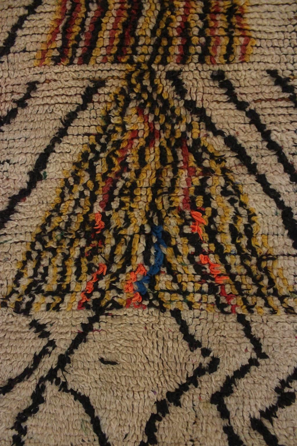 Vintage marokkanischen Azilal Teppich - Beige/gelb - 3.9x6.7feet / 120x206cm im Angebot 1