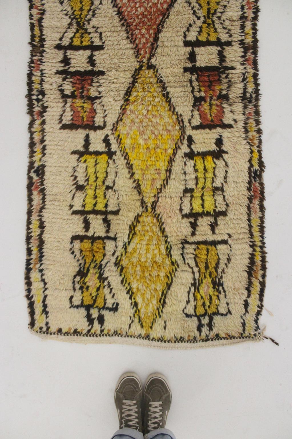 Vintage Moroccan Azilal rug - Beige, yellow, terracotta - 2.7x6.8feet / 84x207cm For Sale 2