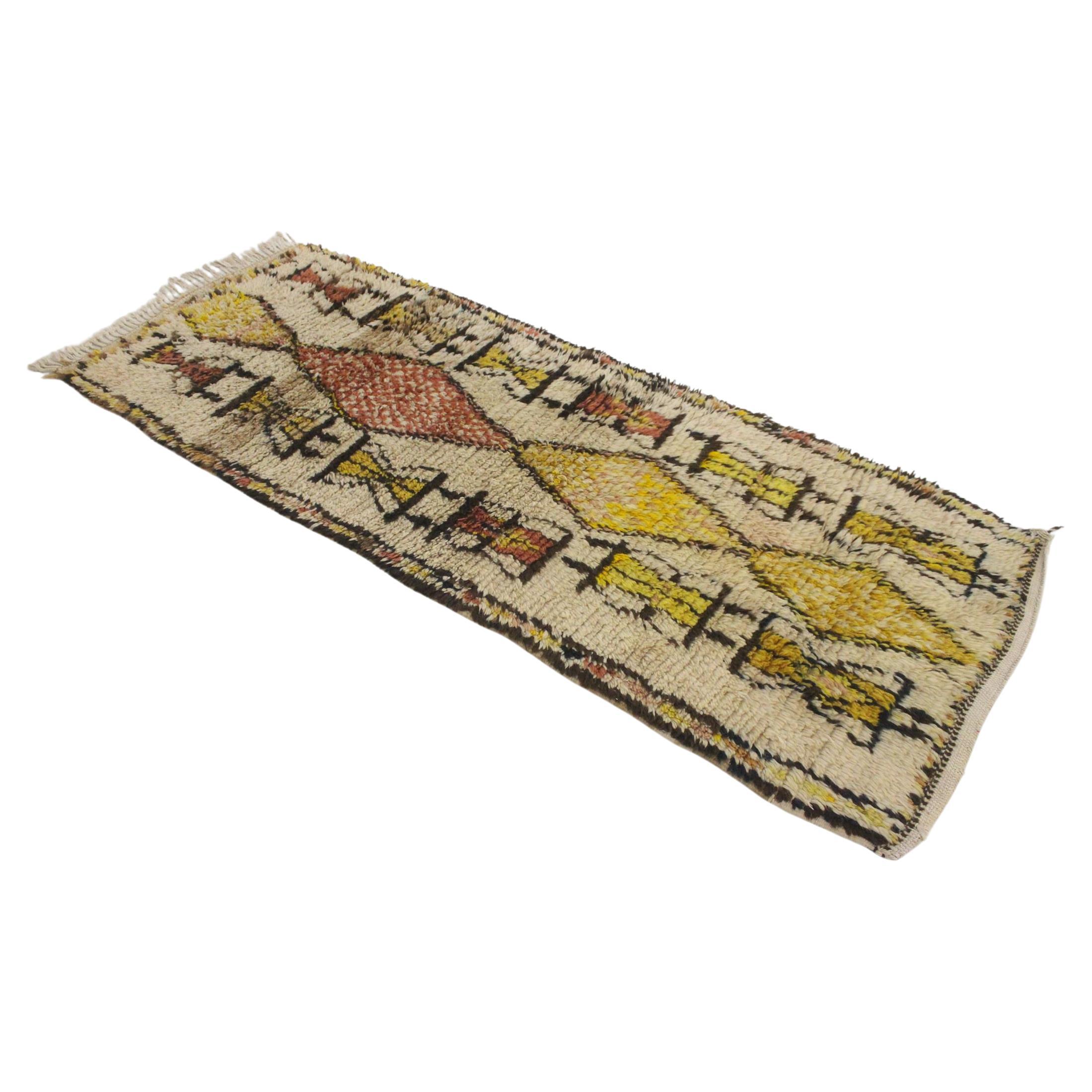 Vintage Moroccan Azilal rug - Beige, yellow, terracotta - 2.7x6.8feet / 84x207cm For Sale