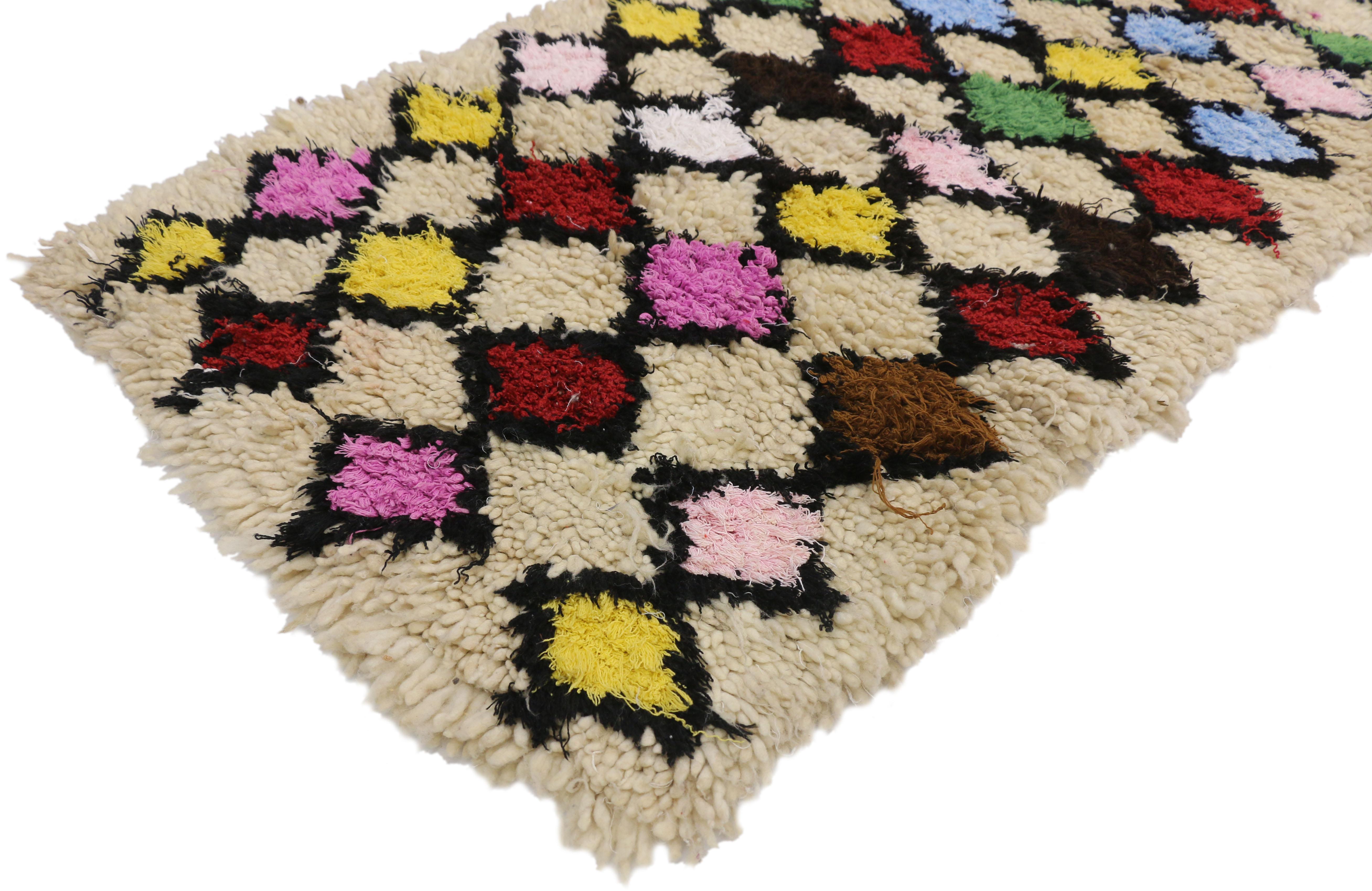 20837, vintage Moroccan Azilal rug, Berber colorful Boucherouite rug with tribal style. This vintage Moroccan Azilal rug features a column of five diamond lattices unfolding across the middle of an abrashed creamy-beige field. The zigzag outlines