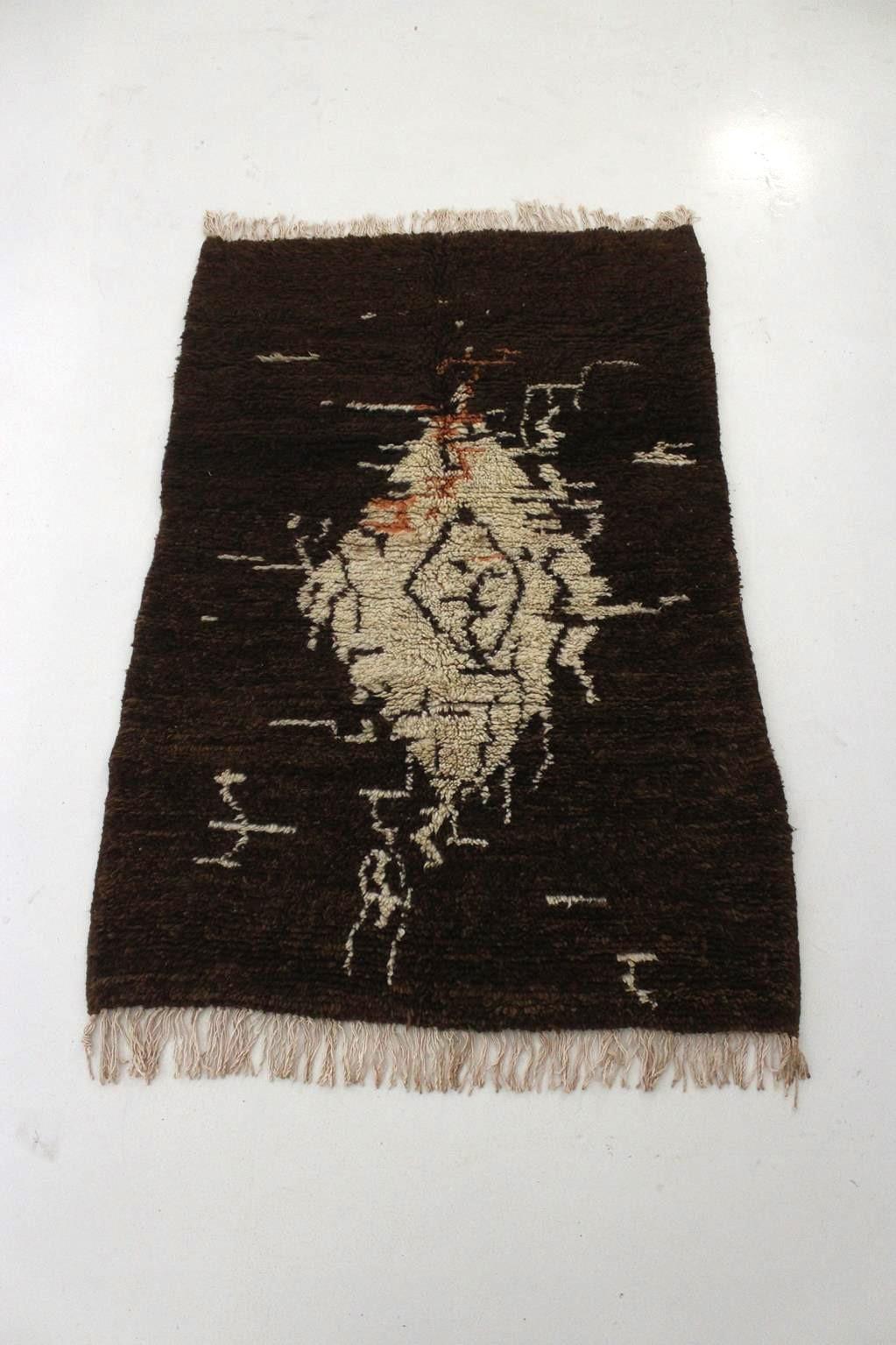 Vintage Moroccan Azilal rug - Brown/beige - 3.5x5.4feet / 108x165cm In Good Condition For Sale In Marrakech, MA