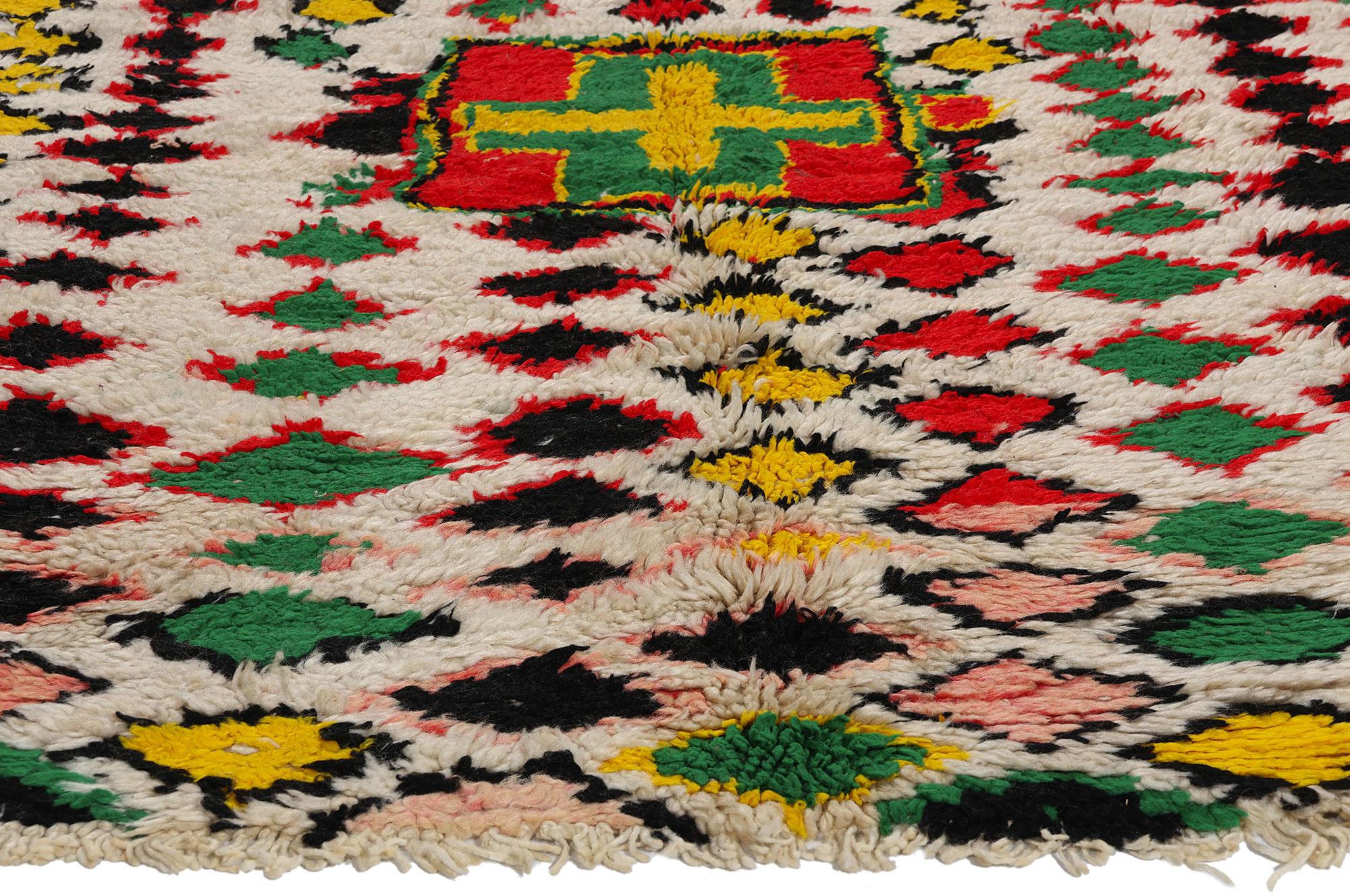 Marokkanischer Azilal-Teppich, Cozy Bohemian Meets Stammeskunst, Vintage (Handgeknüpft) im Angebot