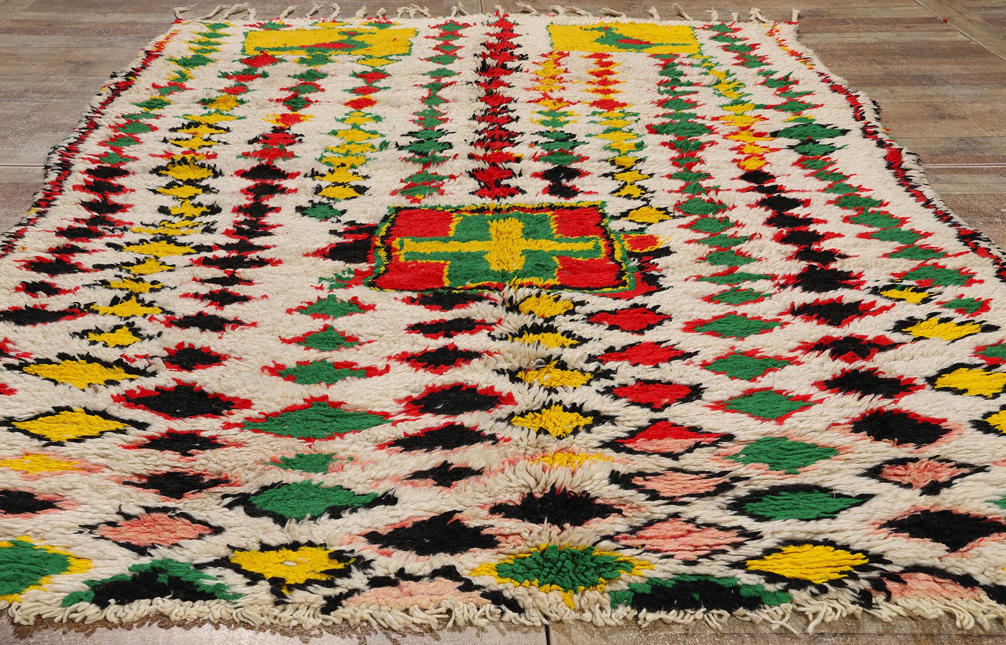 Marokkanischer Azilal-Teppich, Cozy Bohemian Meets Stammeskunst, Vintage im Angebot 1