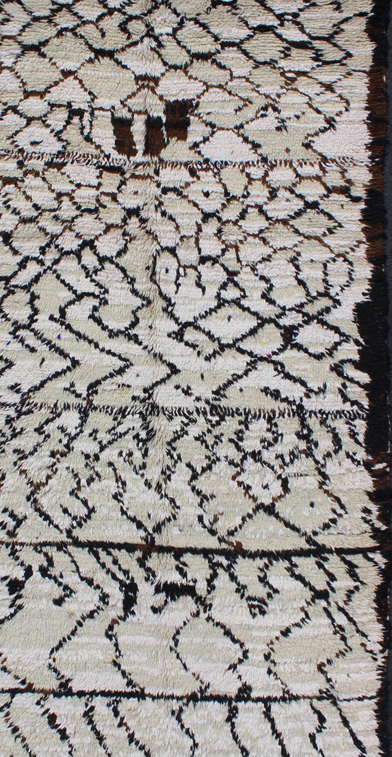 Hand-Knotted Vintage Moroccan Azilal Rug in White/Cream and Black for Modern Interiors For Sale