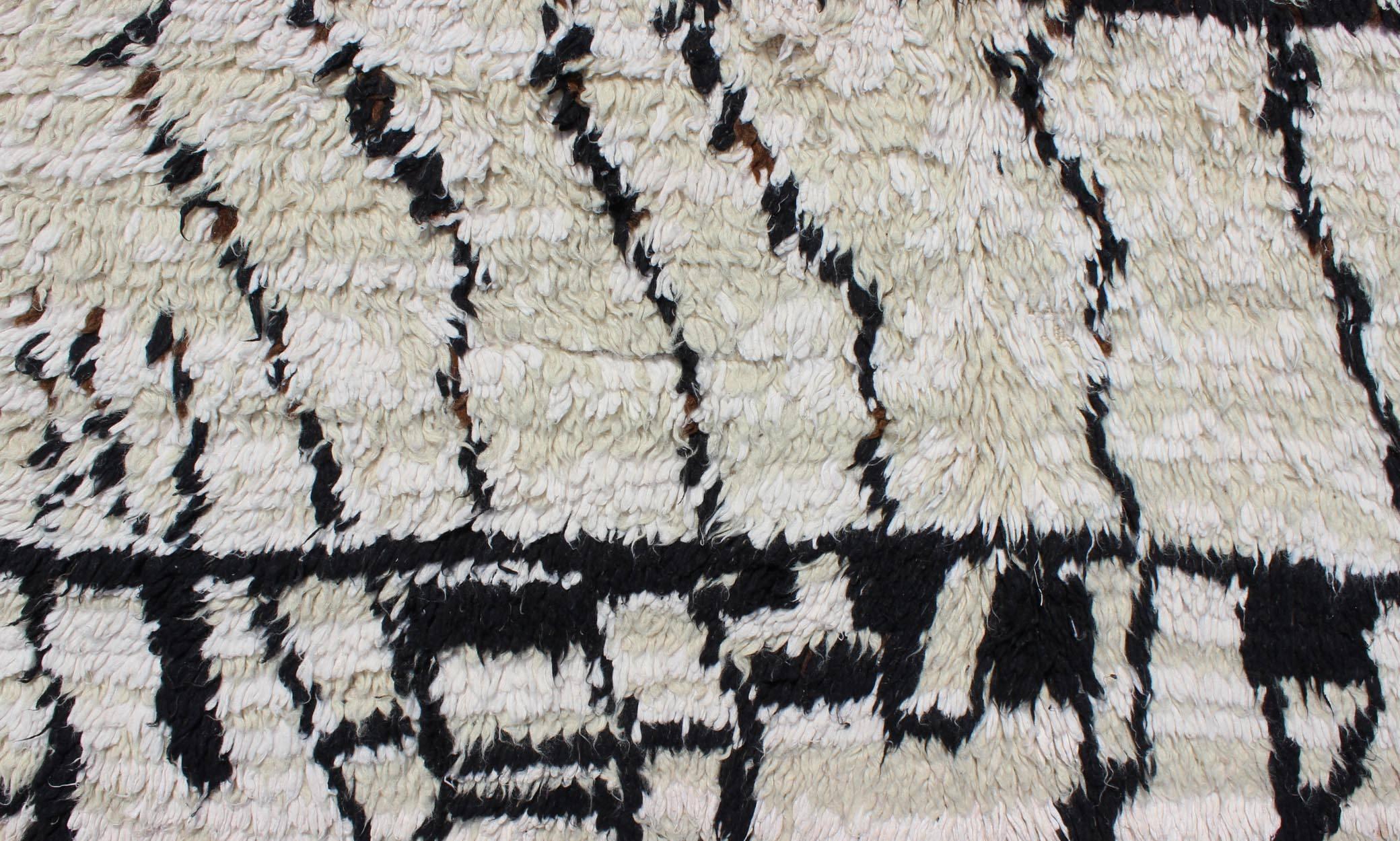 Wool Vintage Moroccan Azilal Rug in White/Cream and Black for Modern Interiors For Sale