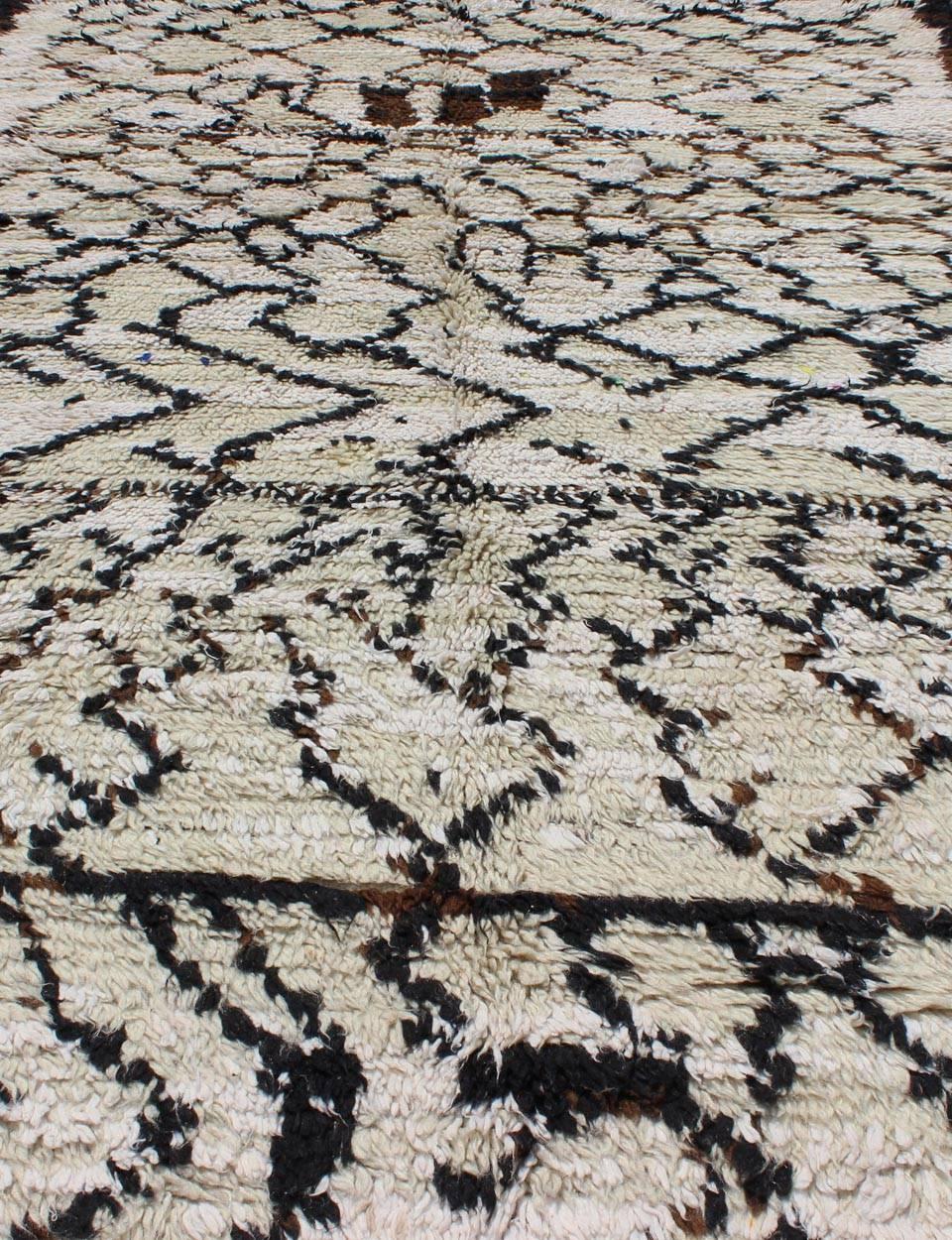 Vintage Moroccan Azilal Rug in White/Cream and Black for Modern Interiors For Sale 2