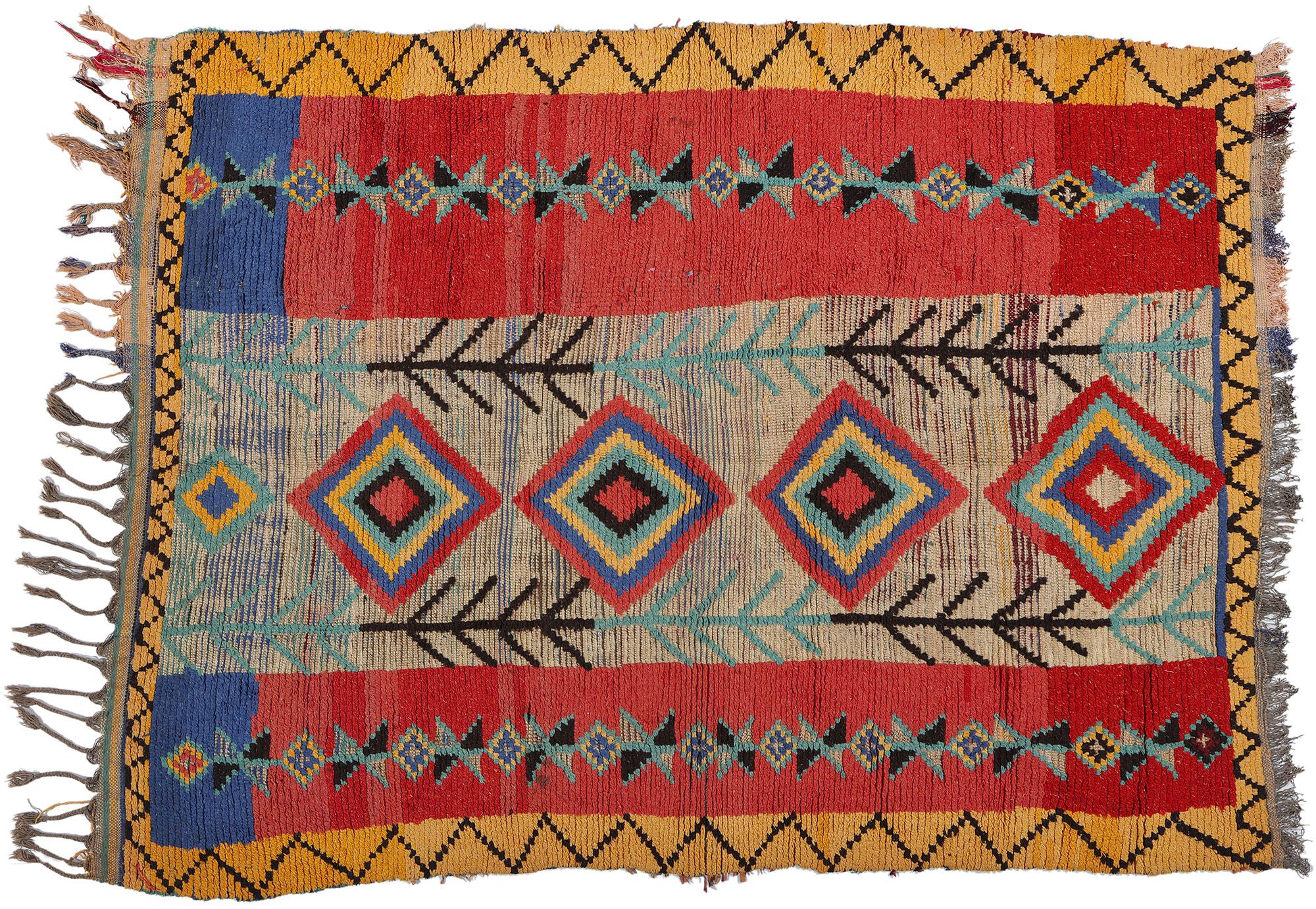 Marokkanischer Azilal-Teppich im Vintage-Stil, Global Boho Chic Meets Stammeskunst-Enchantment im Angebot 3