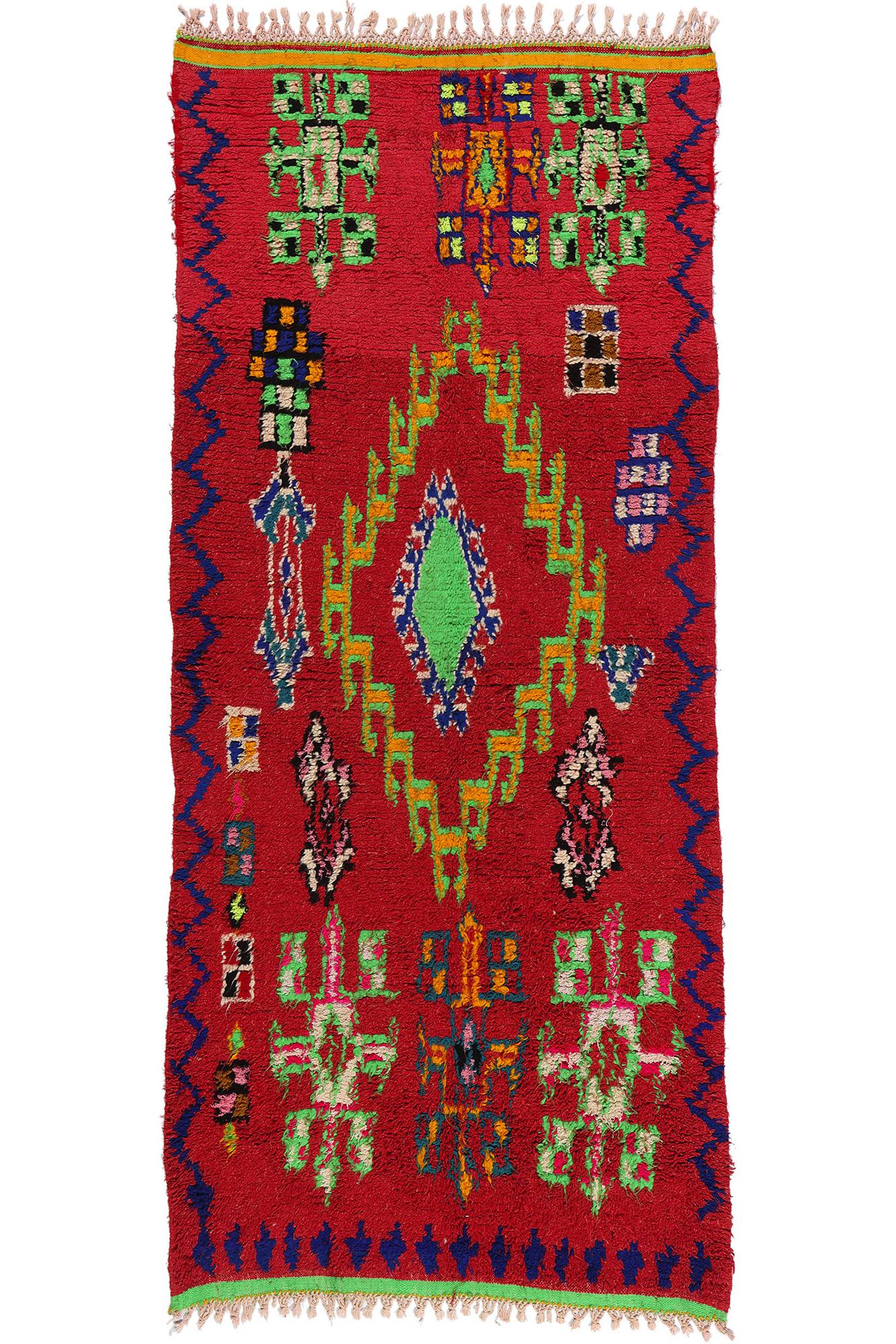 Marokkanischer Azilal-Teppich im Vintage-Stil, Global Boho Chic Meets Stammeskunst-Enchantment